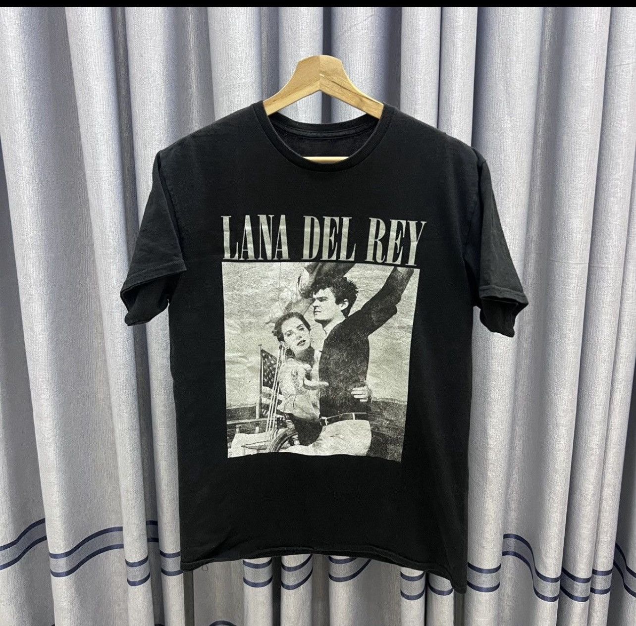 Band Tees Vintage lana Del Rey Album Tshirt Size US M / EU 48-50 / 2 - 1 Thumbnail