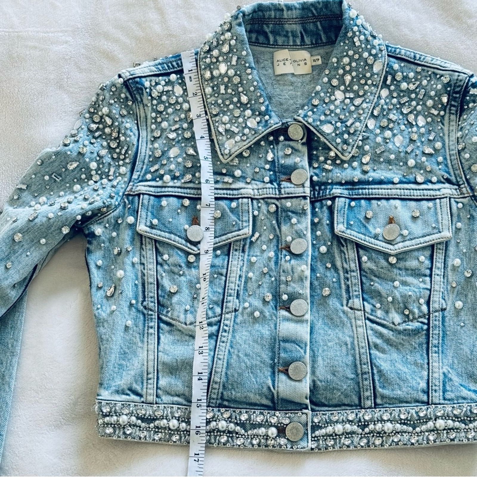 Alice + Olivia NWOT! Alice + Olivia Nelson Embellished Denim Jacket Size XS Size XS / US 0-2 / IT 36-38 - 15 Thumbnail