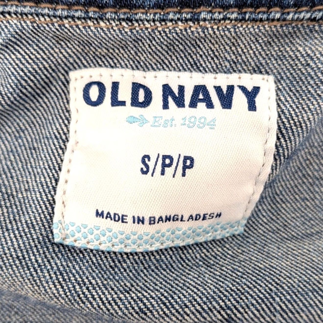 Old Navy Old Navy Classic Denim Trucker Jacket - Small Womens Size S / US 4 / IT 40 - 3 Thumbnail