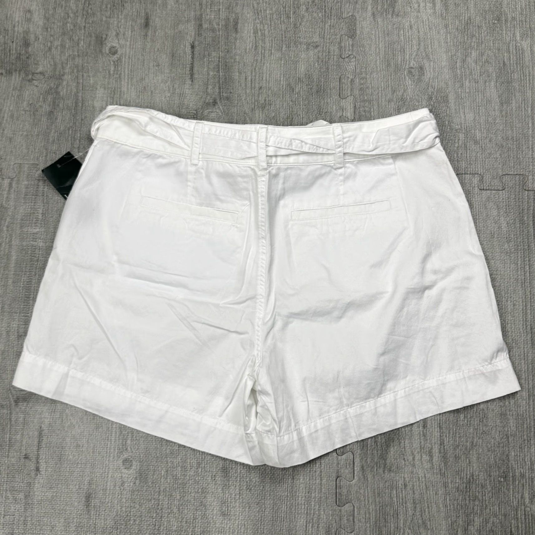 Polo Ralph Lauren VINTAGE Polo Ralph Lauren Womens Shorts Chino Stretch White Belted 10 Adult Regular 34" Waist 5" Inseam Size 32" / US 10 / IT 46 - 6 Thumbnail
