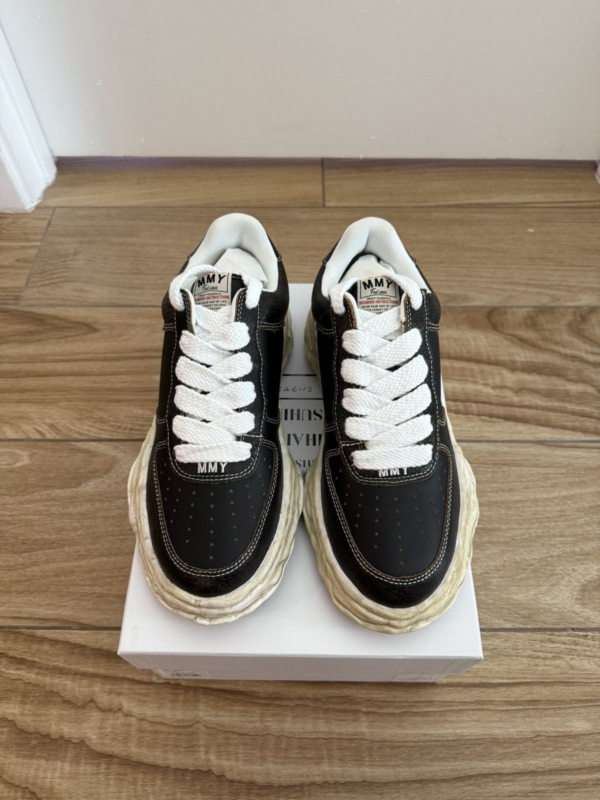 Maison MIHARA YASUHIRO Maison Mihara Yasuhiro Wayne Low ‘Cracking Leather’ Black Size US 11 / EU 44 - 4 Thumbnail