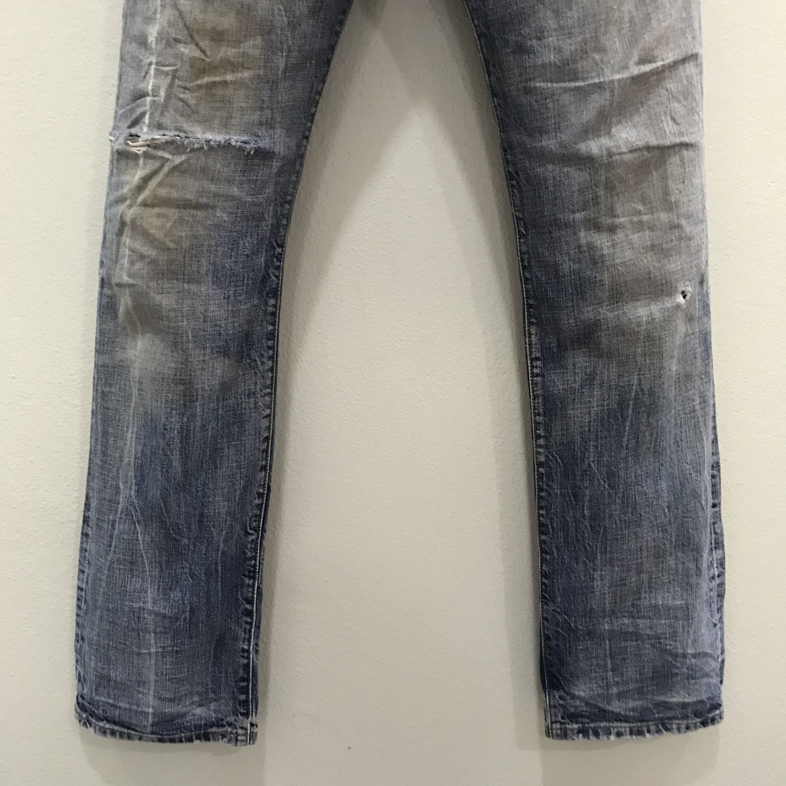 Levi's Vintage Levi’s 501 Button Fly Distressed Faded Blue Jeans Size US 33 - 4 Thumbnail