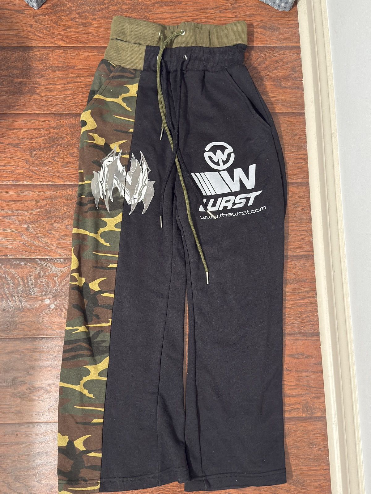 Japanese Brand Double Waist Camo Sweatpants Size US 29 - 1 Thumbnail
