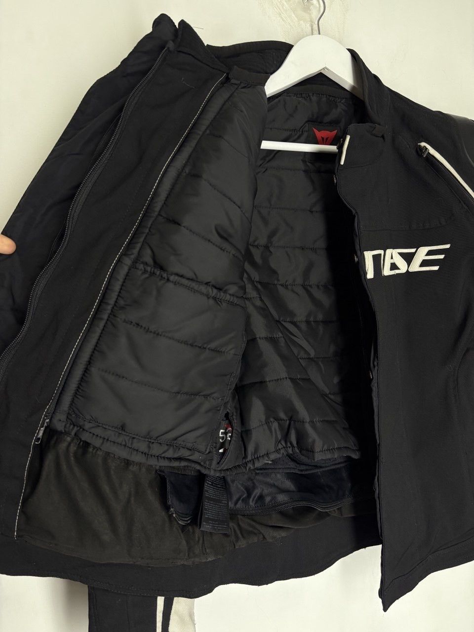 Dainese Dainese Racing 3 Waterproof Motorcycle Jacket Black White Size US L / EU 52-54 / 3 - 8 Thumbnail