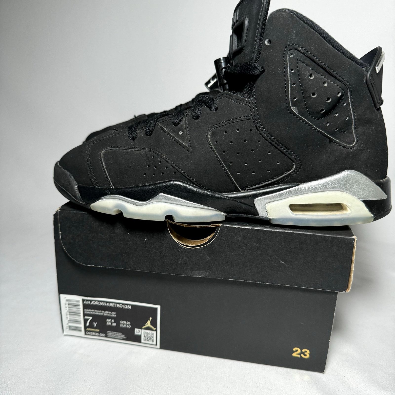 Jordan Brand × Nike Size 7 - Nike Air Jordan 6 Retro GS Chrome 2022 Men's Shoes Size US 7 / EU 40 - 8 Thumbnail