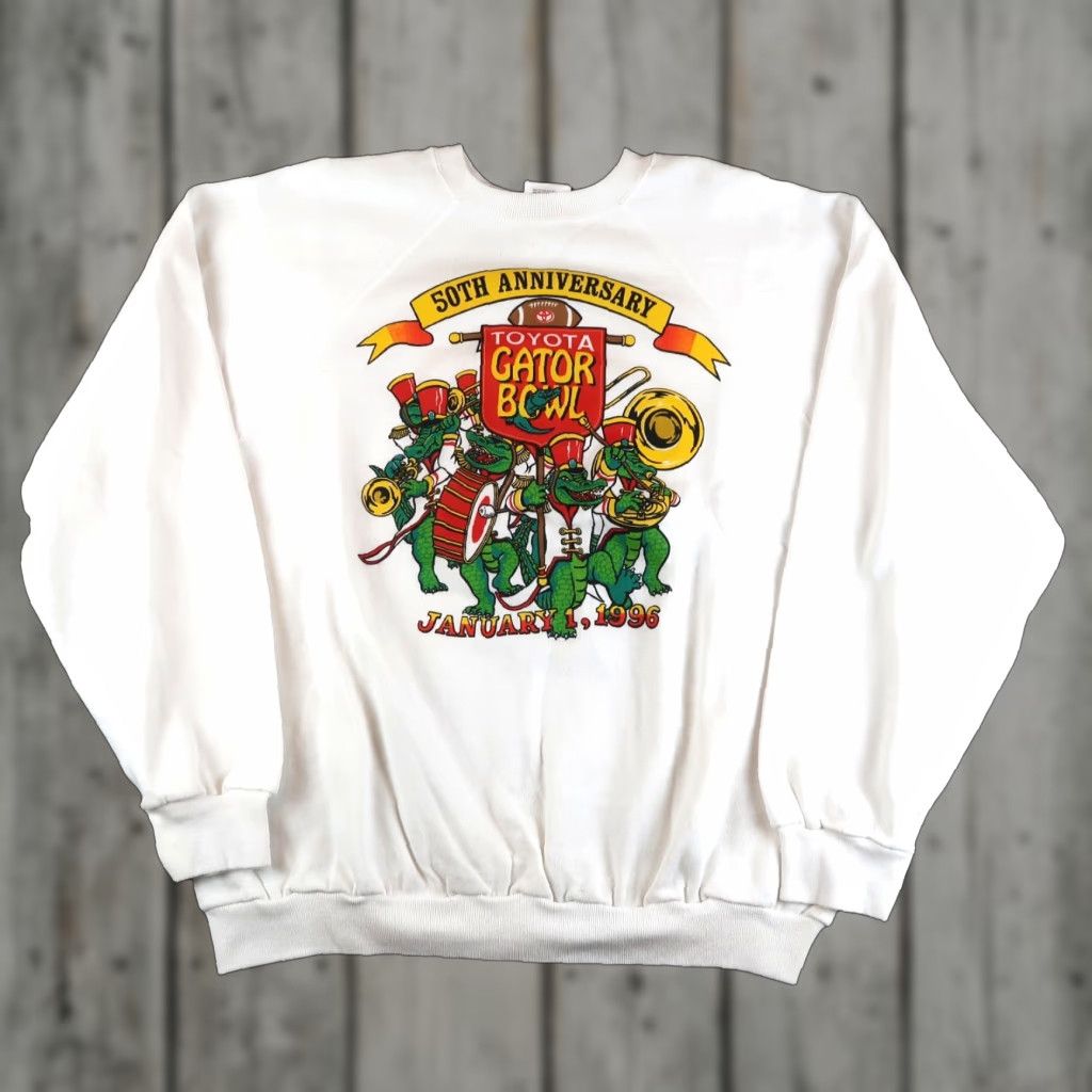 Vintage VINTAGE 90s Men's Sweatshirt Crew Neck 1996 Toyota Gator Bowl 50th Anniversary XL White Graphic Print USA Made Size US XL / EU 56 / 4 - 1 Thumbnail