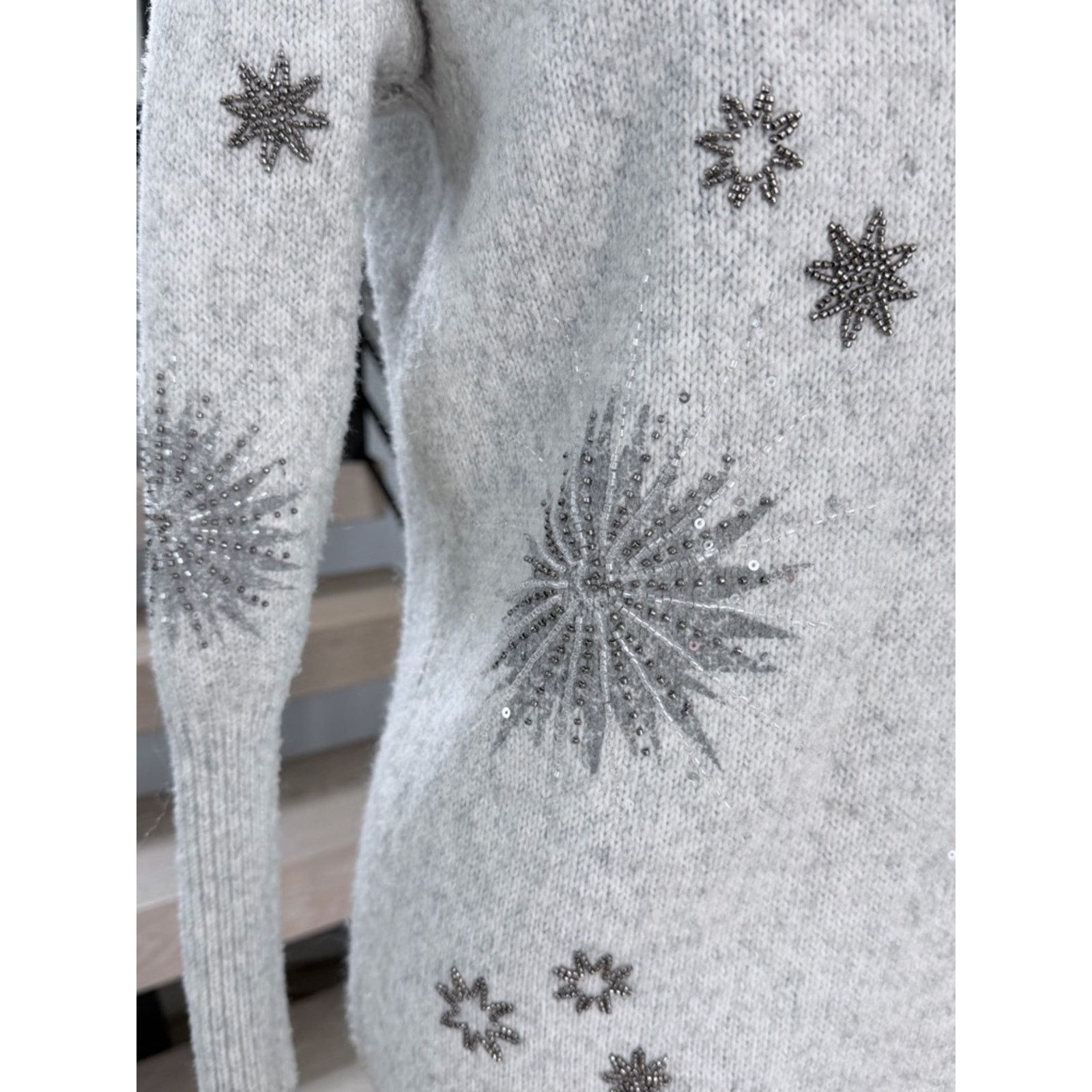 White House Black Market WHBM Light Gray V-Neck Snowflake Beaded Knit Sweater Dress S Size S / US 4 / IT 40 - 5 Thumbnail