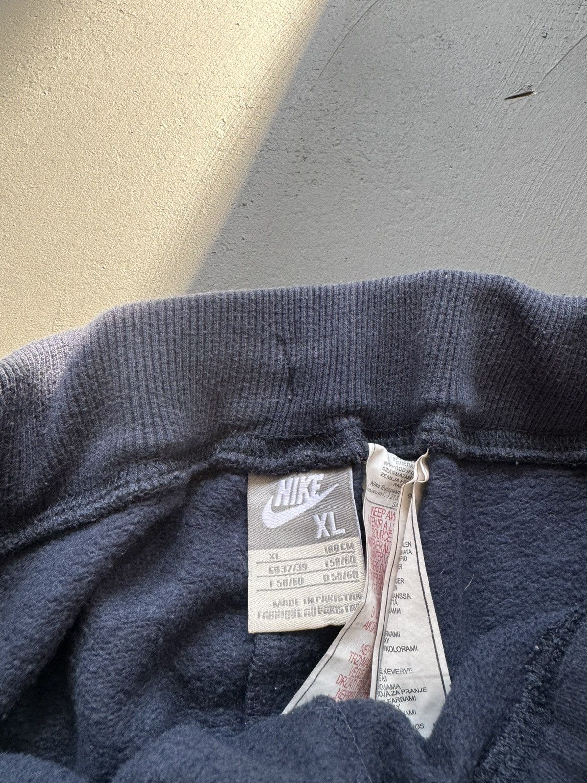Vintage NIKE VINTAGE BASIC LOGO OVERSIZE BAGGY PANTS Size US 34 / EU 50 - 5 Thumbnail