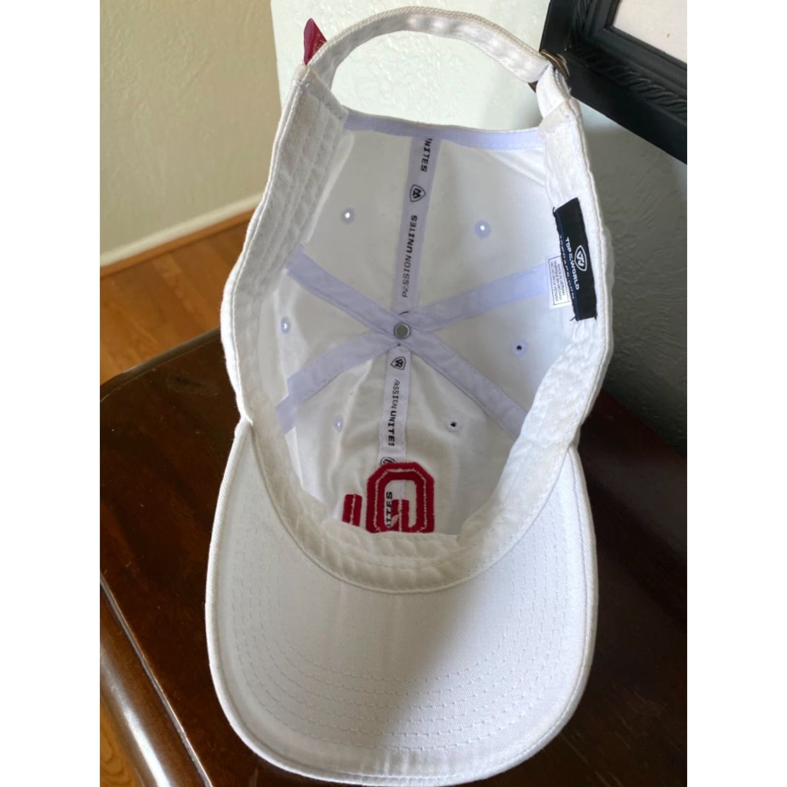 Top Of The World VINTAGE Top of the World Oklahoma Sooners White Hat Strapback Football Unisex Adults Adjustable Size Solid Logo Men’s Hat Size US M / EU 48-50 / 2 - 4 Thumbnail