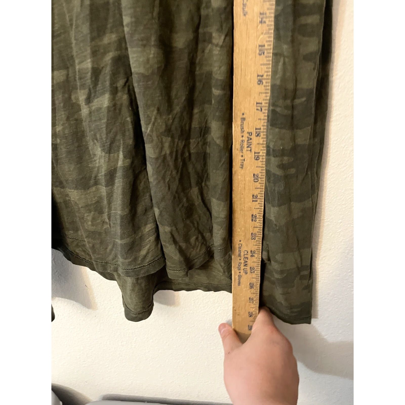 Sanctuary sanctuary camo shirt small green colorful sanctuary camo cold shoulder top shirt sz small womens shirt camo green colorful 90s event Size S / US 4 / IT 40 - 4 Thumbnail
