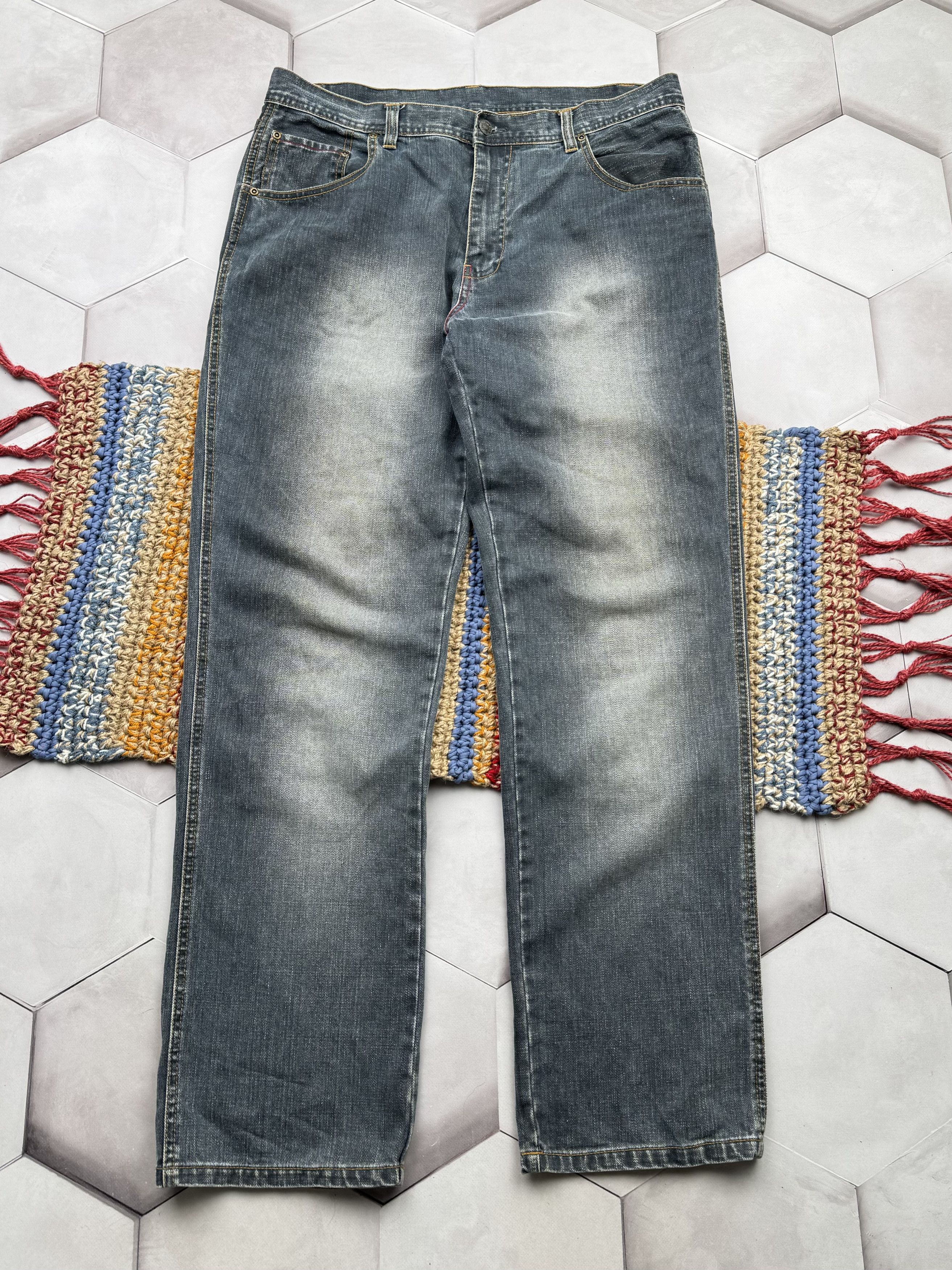 Japanese Brand Vintage Loose Fit Faded Jeans (E4) Size US 36 / EU 52 - 1 Thumbnail