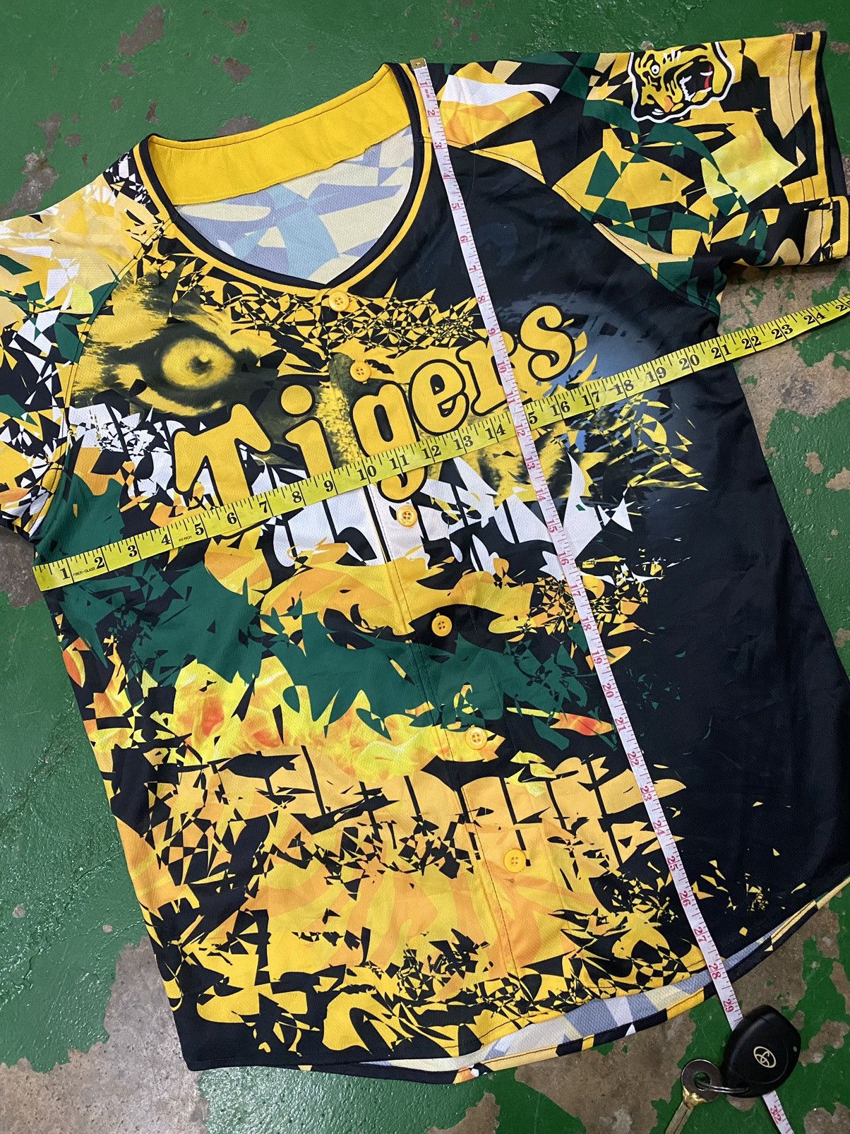 MLB Rare❗️ HANSHIN TIGERS × MIZUNO JAPAN FULL PRINT JERSEY SHIRT Size US M / EU 48-50 / 2 - 9 Thumbnail