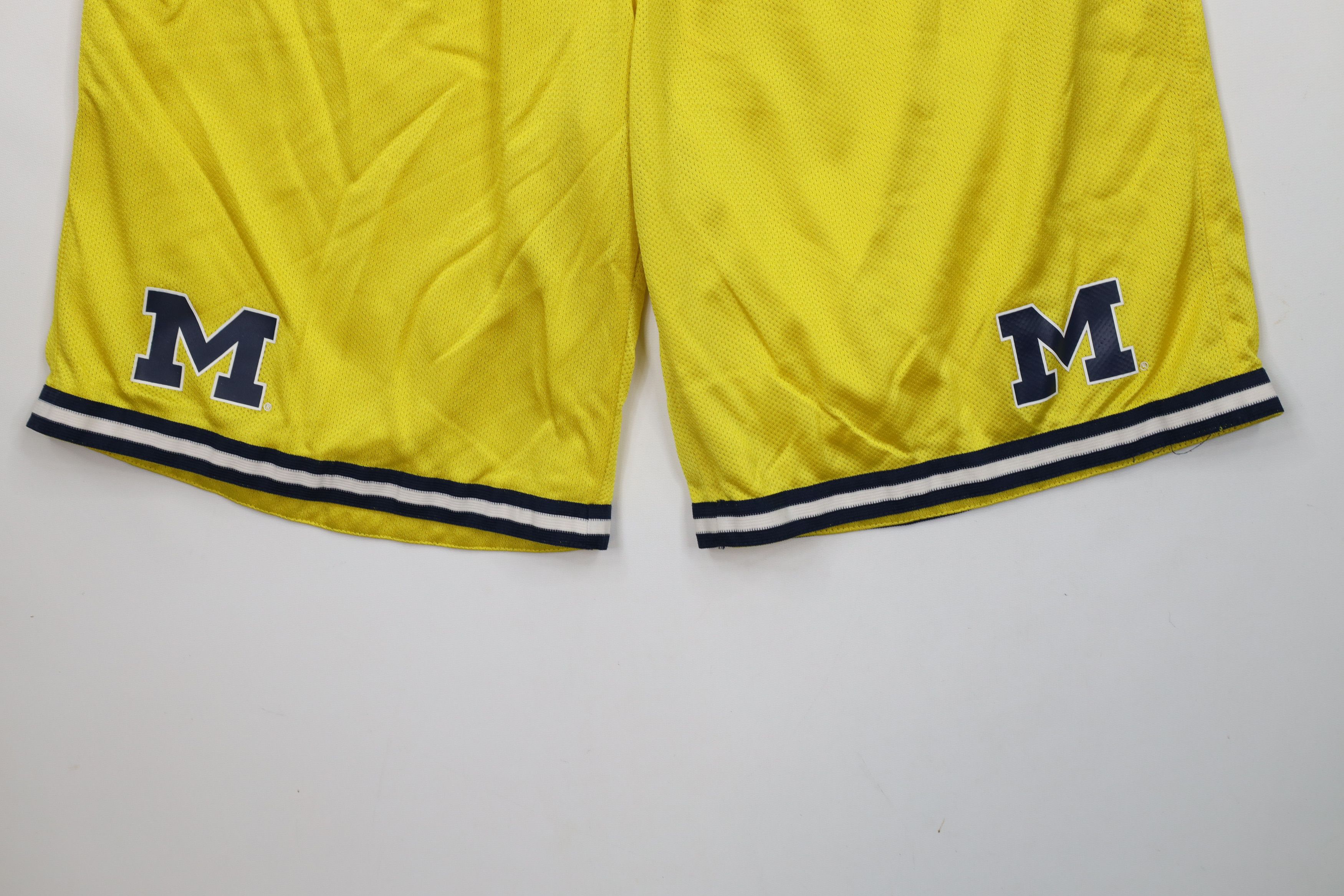 Adidas × Vintage Adidas University of Michigan Basketball Shorts Yellow Size US 34 / EU 50 - 4 Thumbnail