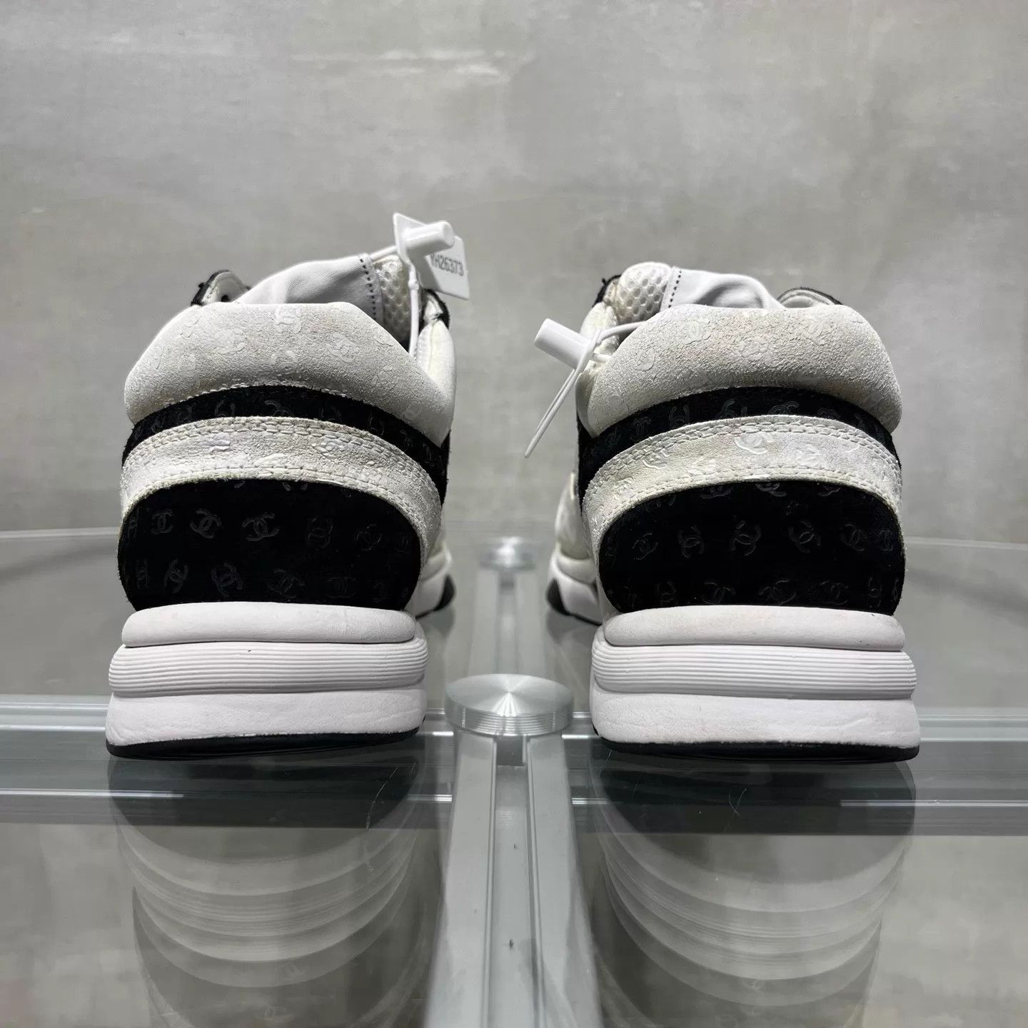Chanel Chanel White Embossed All - Over Pattern Sneakers 38.5 Size US 8 / IT 38 - 6 Thumbnail