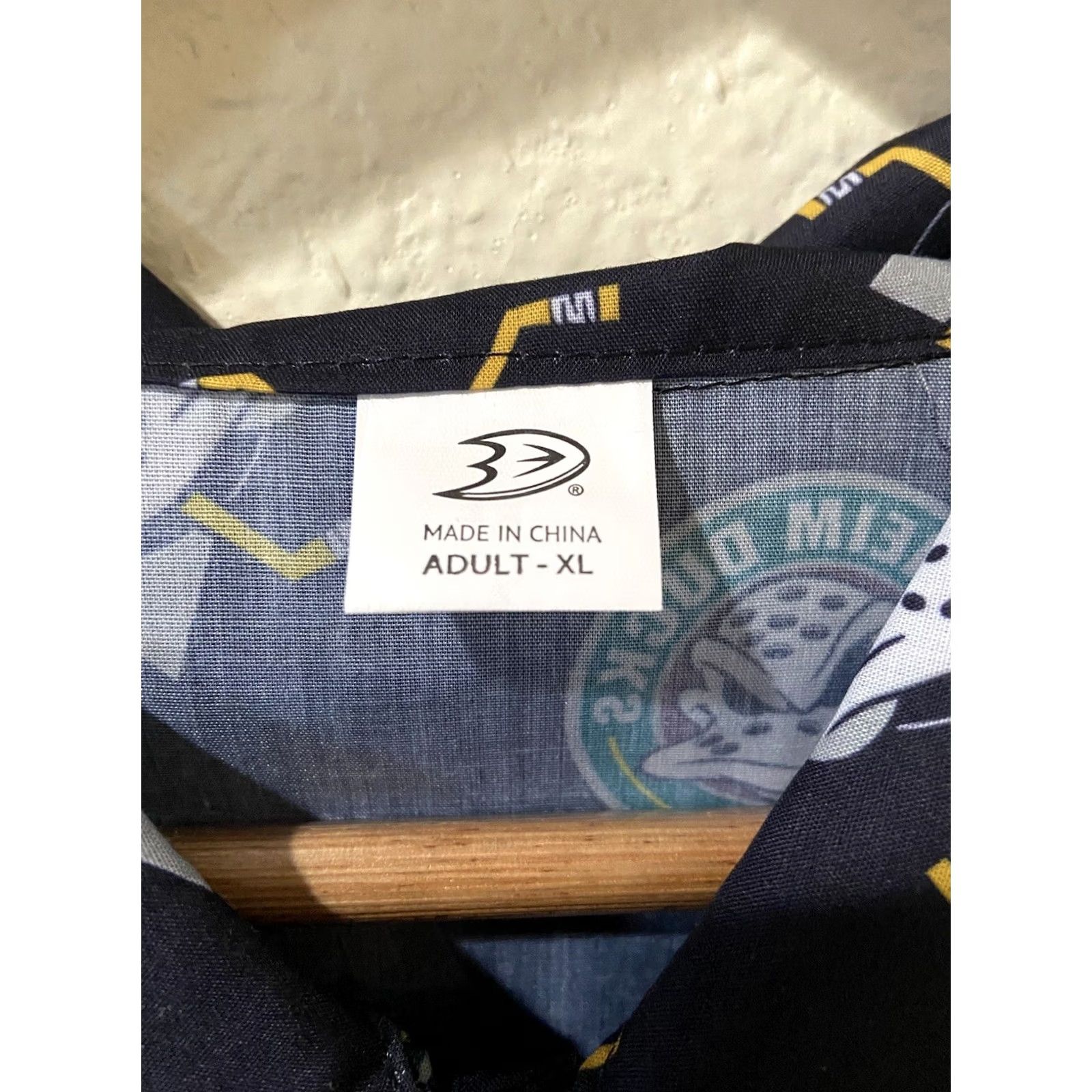 Vintage Mighty Ducks Button-Up Shirt XL All Over Print Men Black Short Sleeve Button-Up Ducks Shirt XL Men Black All Over Print Size US XL / EU 56 / 4 - 3 Thumbnail