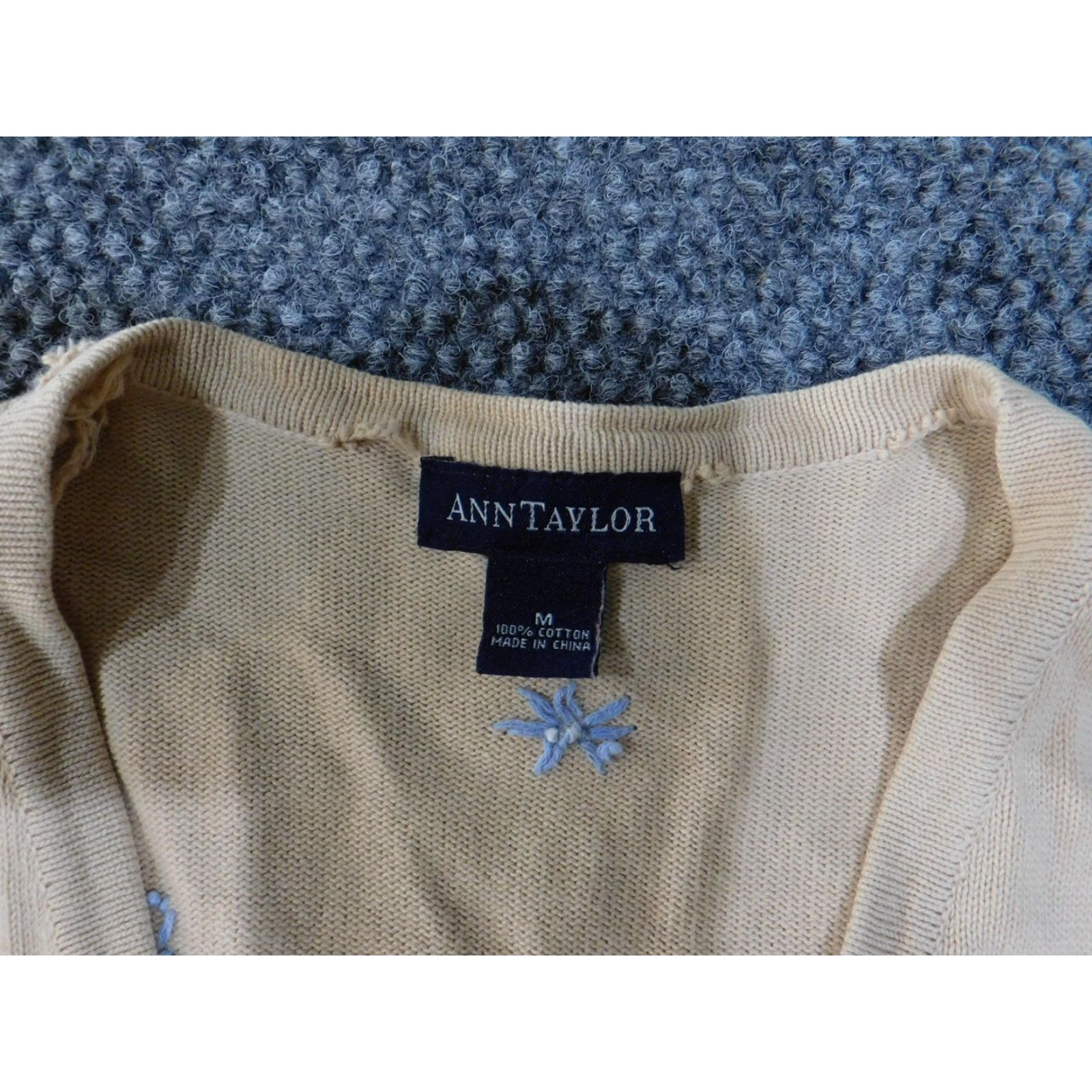 Ann Taylor Ann Taylor Cardigan Womens Medium Beige Floral Embroidered Button-Up Sweater Size M / US 6-8 / IT 42-44 - 7 Thumbnail