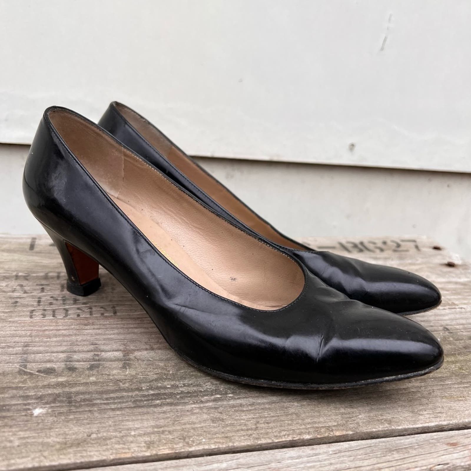 Salvatore Ferragamo Vintage Ferragamo black patent low heels pumps 7 1/2AA