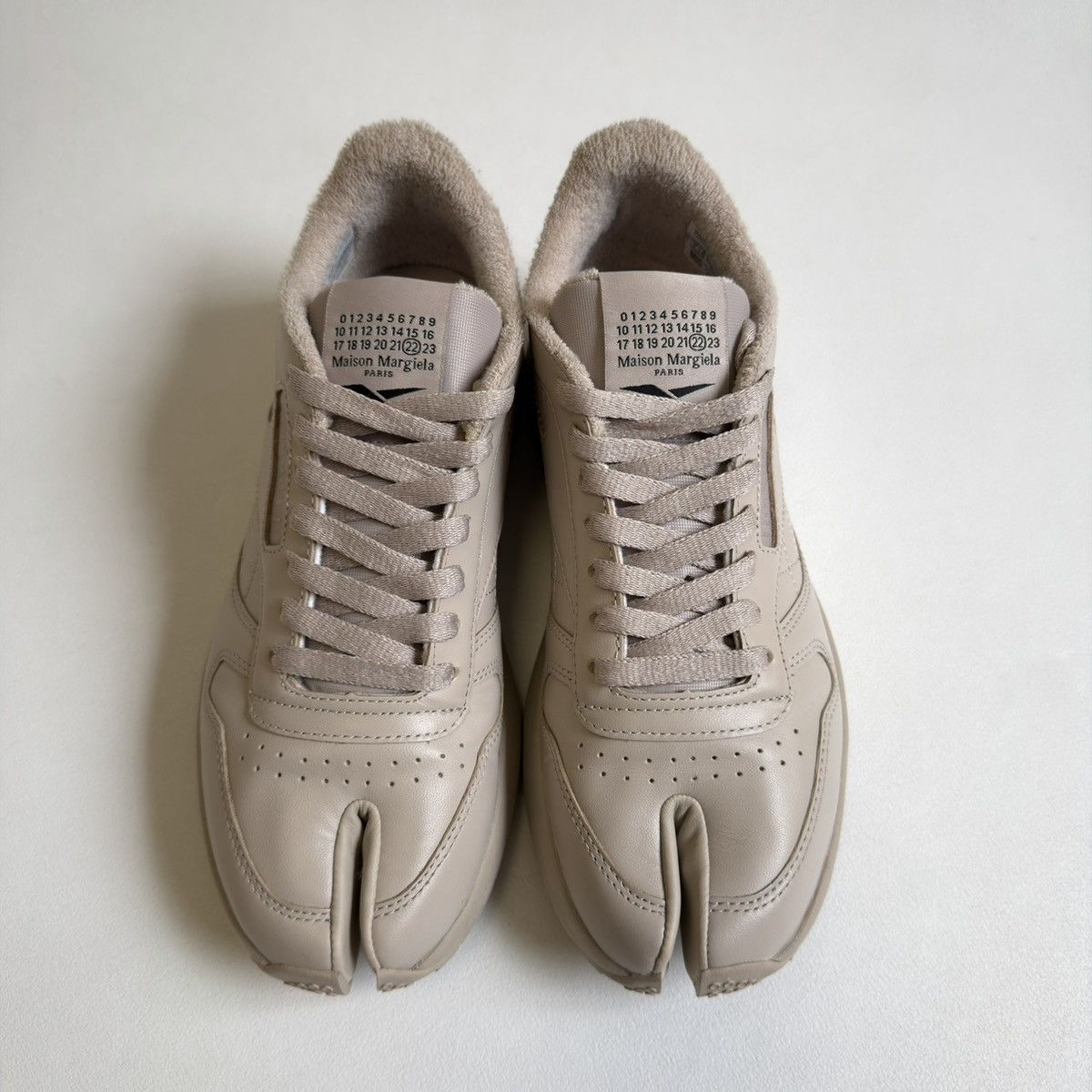 Maison Margiela × Reebok Beige Leather ‘Project 0 CL’ Tabi Sneakers Size US 9 / IT 39 - 12 Thumbnail