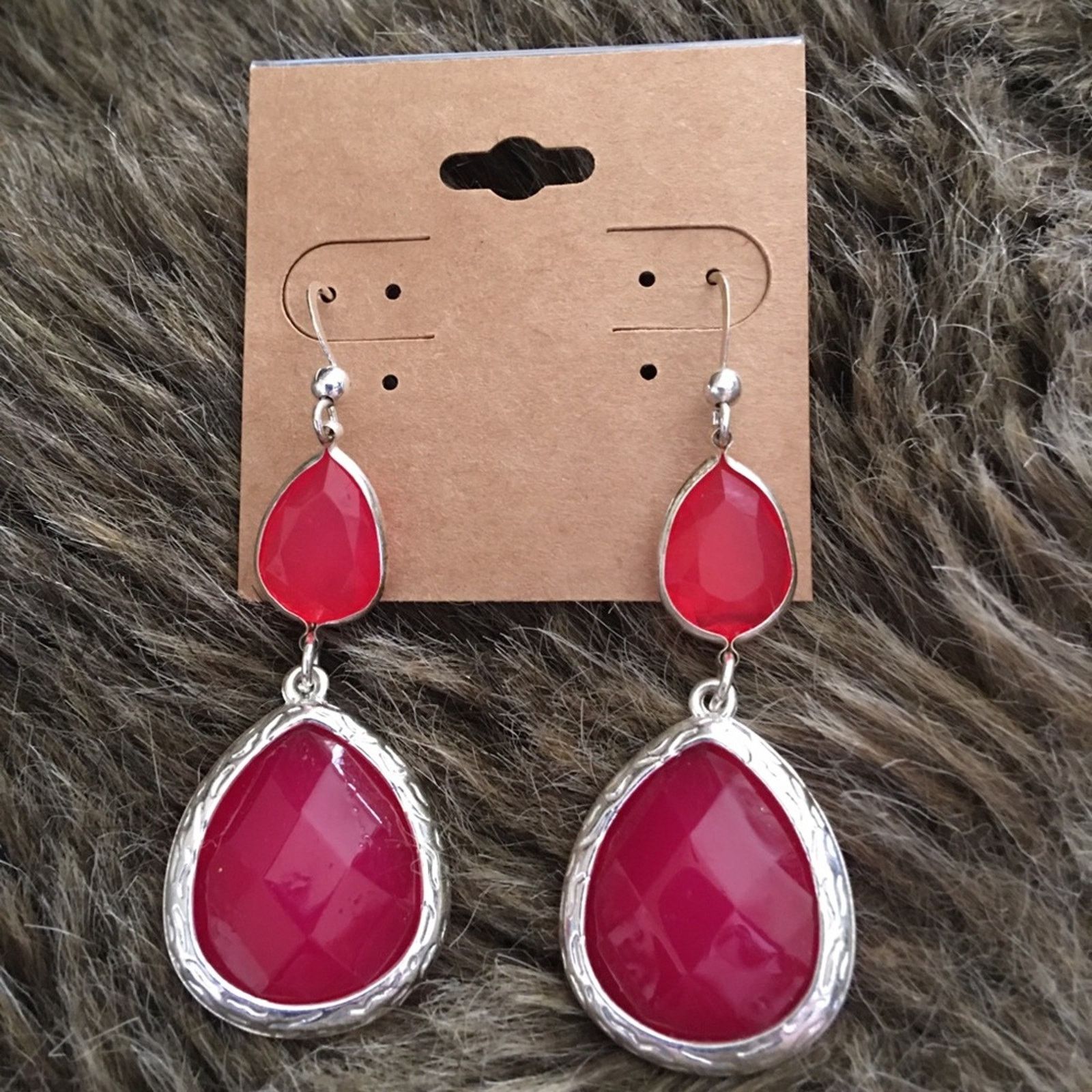 Jewelry Fuchsia pink faceted stone silver dangle earrings Size ONE SIZE - 2 Thumbnail