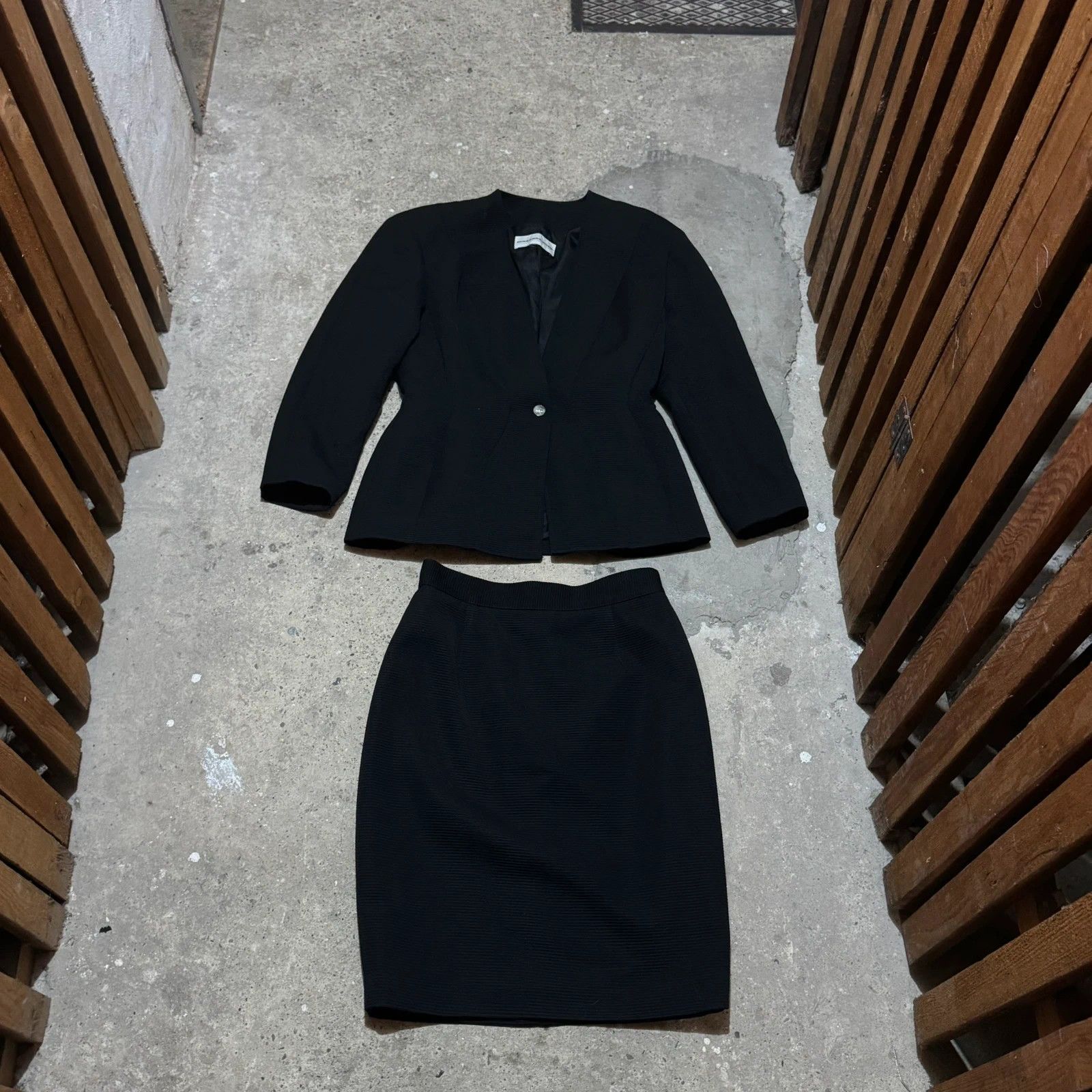 Mugler Mugler suit set blazer and skirt Size M / US 6-8 / IT 42-44 - 2 Thumbnail