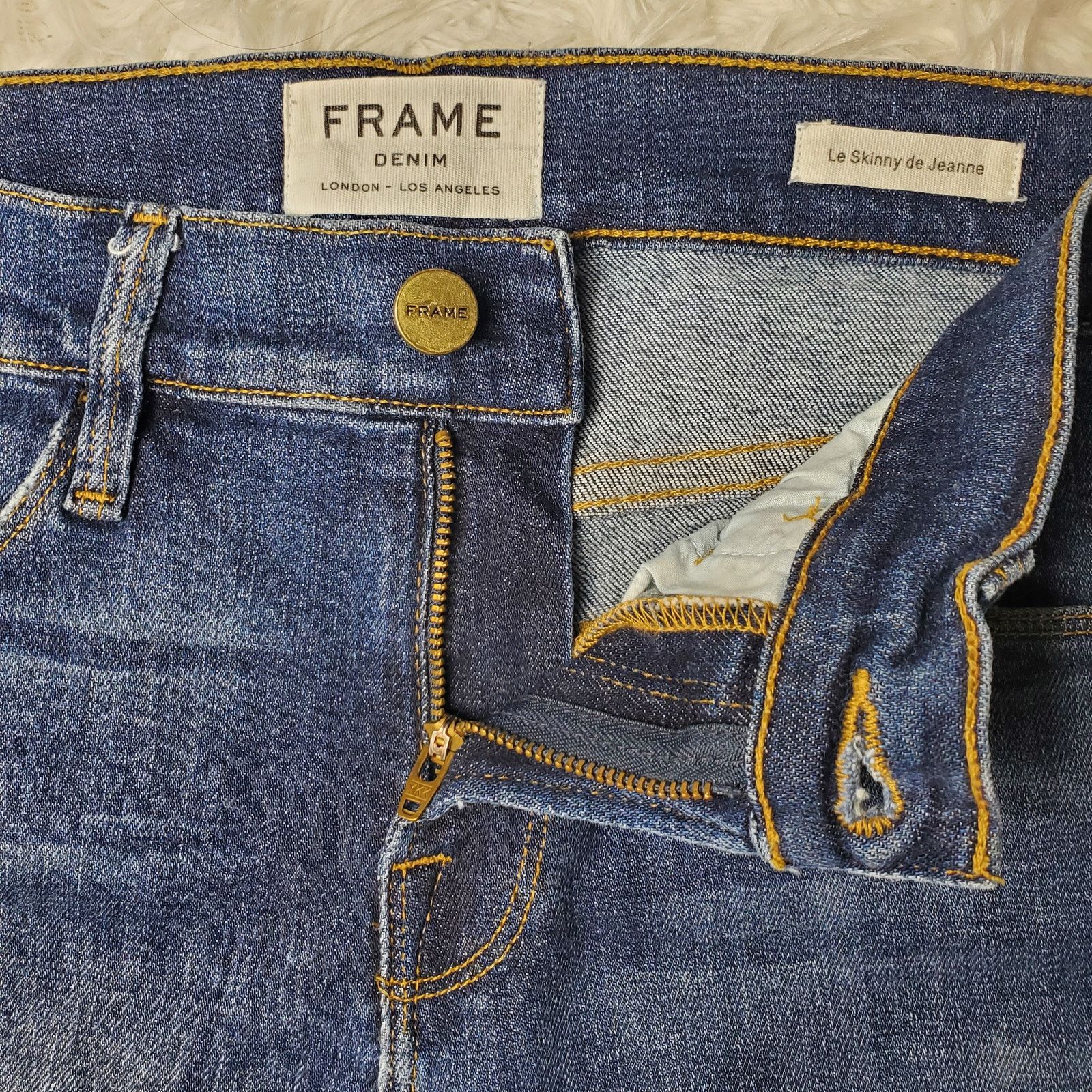 Frame Frame Denim Cutoff Jean Shorts 28 / 6 Size 28" / US 6 / IT 42 - 3 Thumbnail