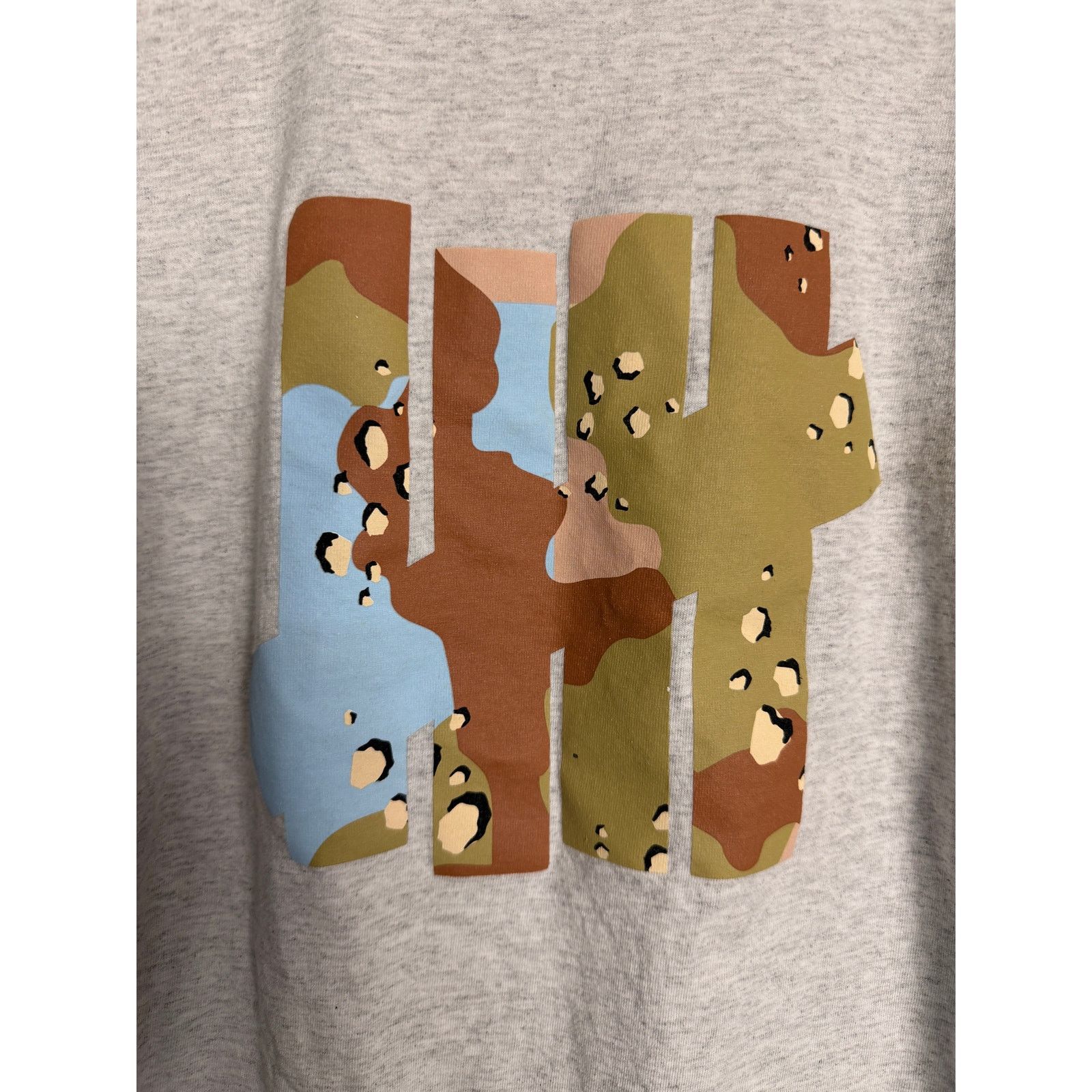 Undefeated Undefeated 5 Strike Logo T-Shirt Men’s M Gray Brown Camo Size US M / EU 48-50 / 2 - 3 Thumbnail
