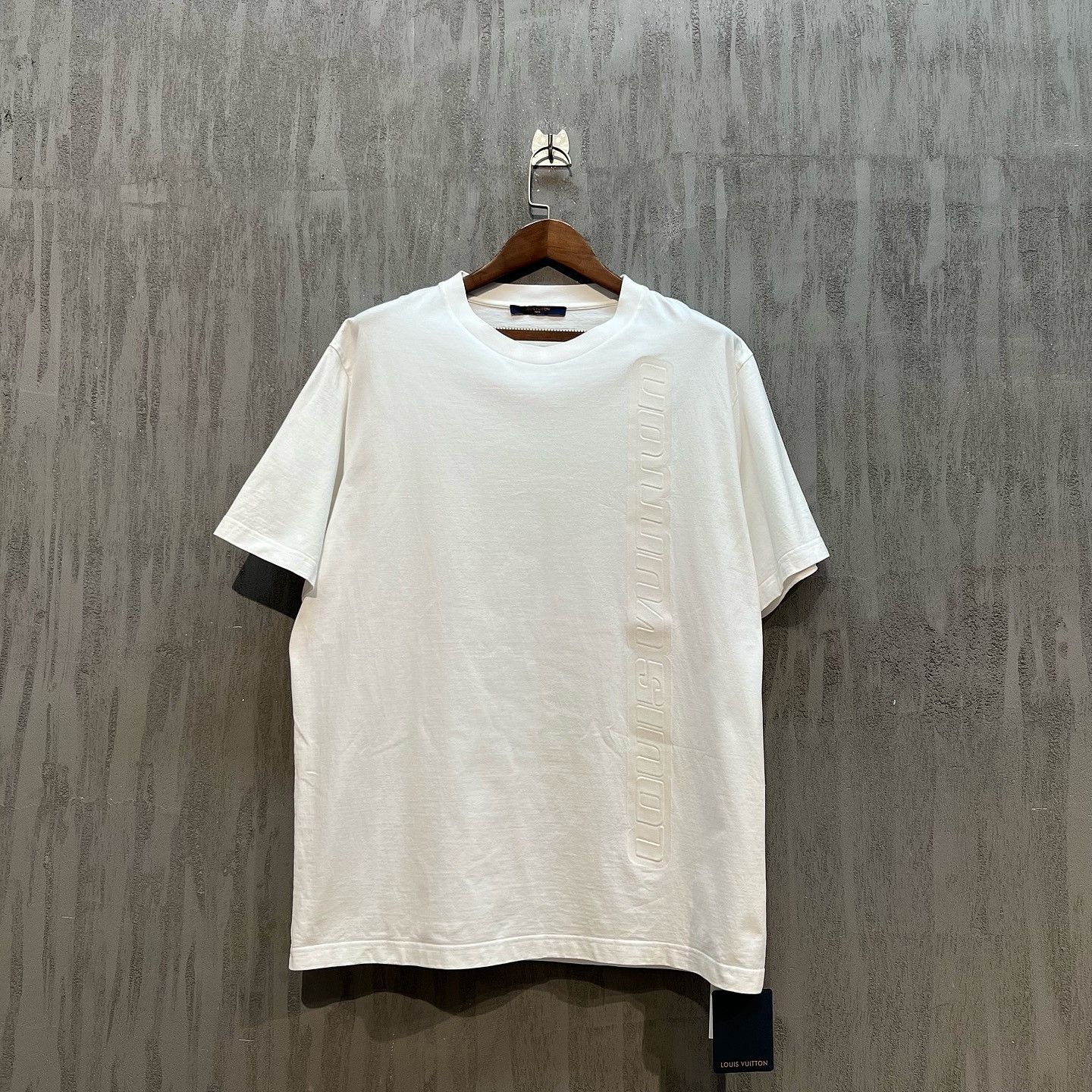 Louis Vuitton Louis Vuitton Embossed Logo T-Shirt XXL Size US XXL / EU 58 / 5 - 1 Thumbnail