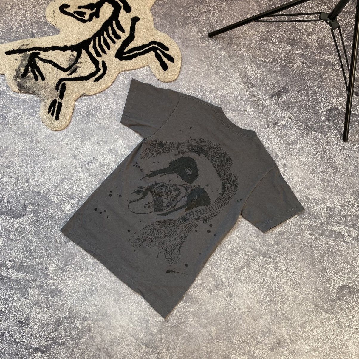 Pleasures Mens Pleasures Big Graphic Logo y2k designer luxury tee Size US S / EU 44-46 / 1 - 1 Thumbnail