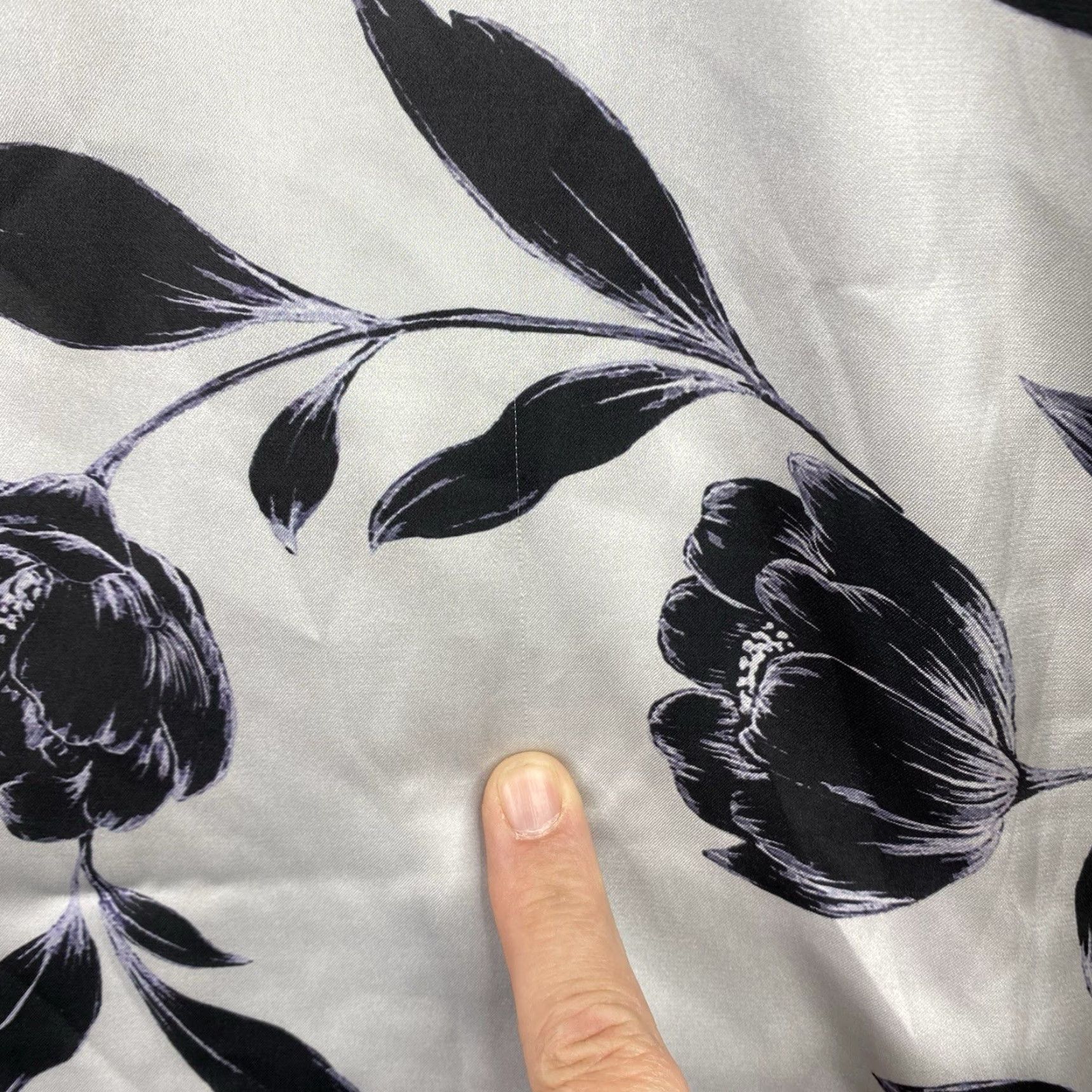 Show Me Your MuMu VINTAGE Show Me Your MuMu Romper Shirt Womens XS Silver Satin Floral Long Sleeve V Neck Bohemian 90s Theme Girls/Adults? Size XS / US 0-2 / IT 36-38 - 4 Thumbnail