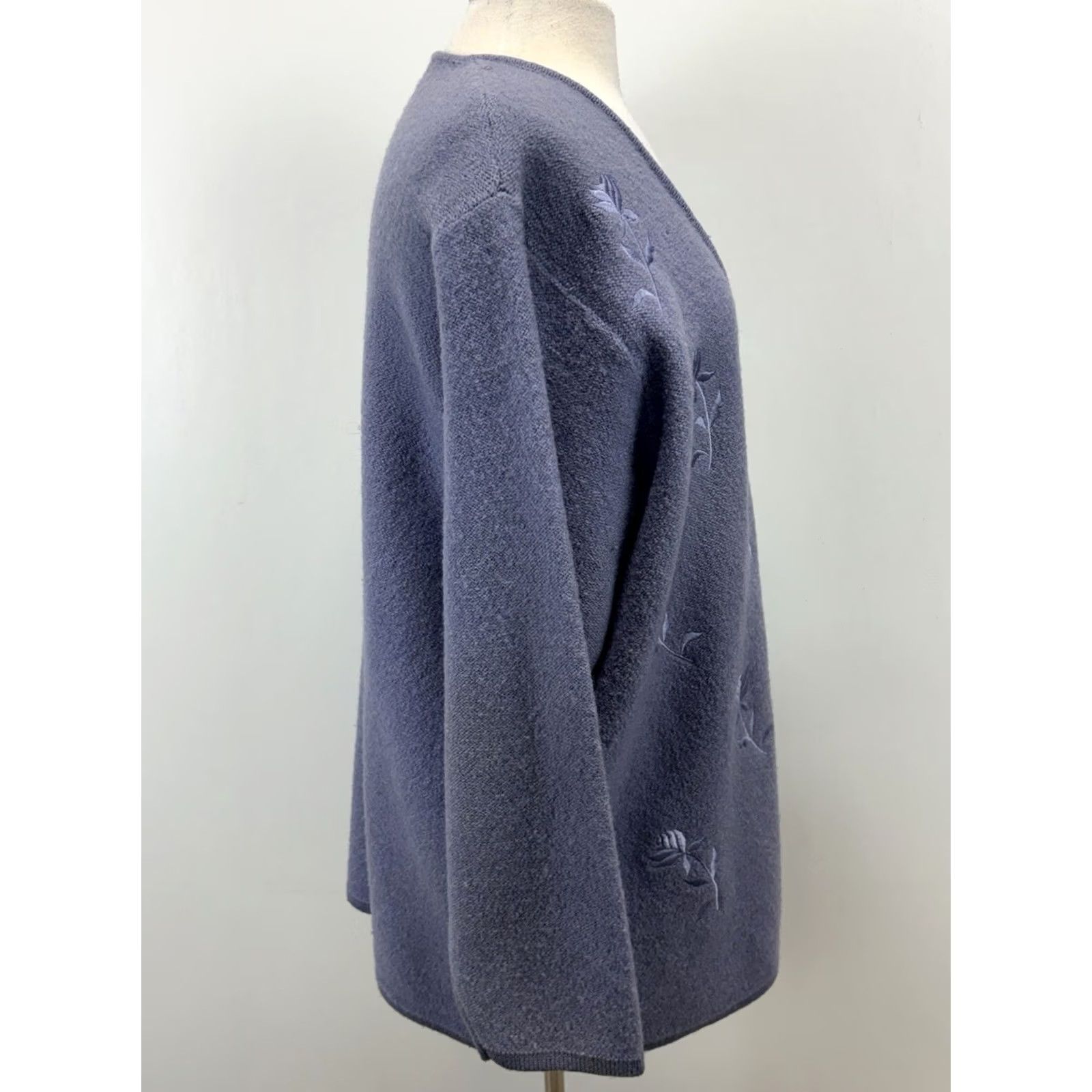 Vintage VINTAGE Herman Geist Cardigan Women's 1X Plus Wool Embroidered Floral Lavender 90s Sweater V-Neck long sleeve Mens? Size XL / US 12-14 / IT 48-50 - 4 Thumbnail