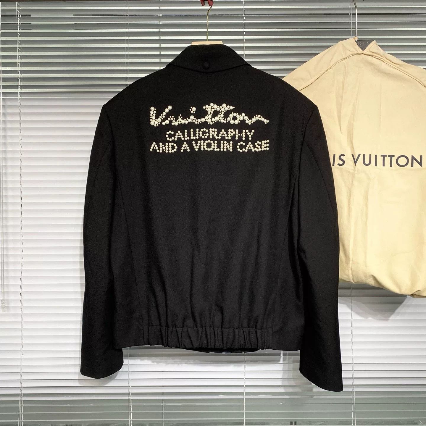 Louis Vuitton Louis Vuitton 2025 Pearl Logo Blazer Size US L / EU 52-54 / 3 - 1 Thumbnail