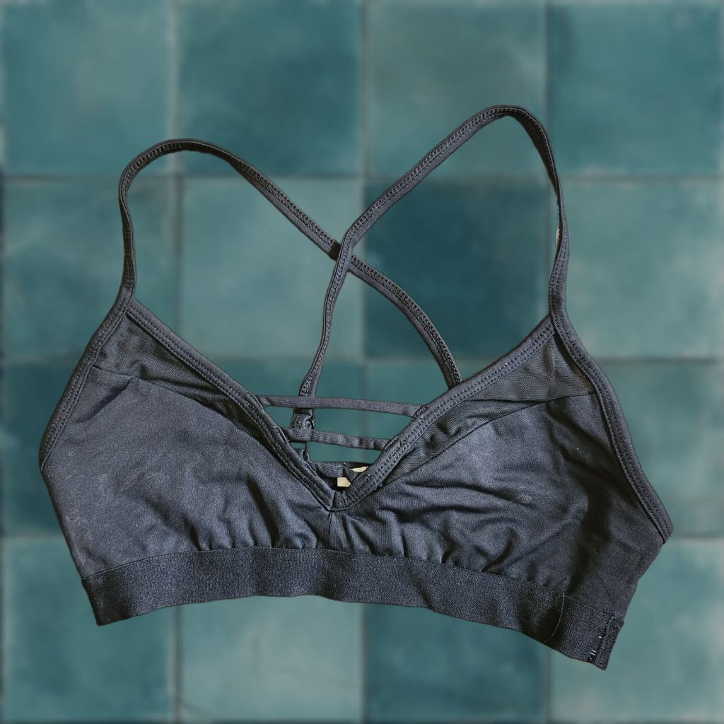 Forever 21 FOREVER 21 Women's Black Sports Bra XS Pullover Activewear Yoga Bra Womens XS Black Sports Bra Size ONE SIZE - 1 Thumbnail