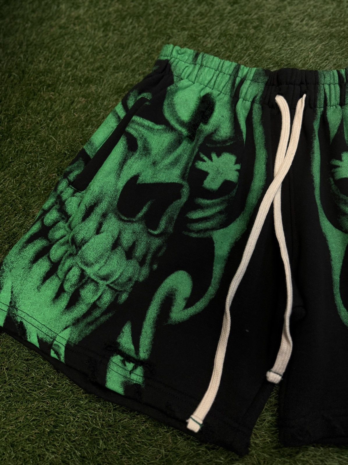 Vertabrae Vertabrae Skeleton Shorts Green Black Size Small (NEW) Size US 27 - 3 Thumbnail