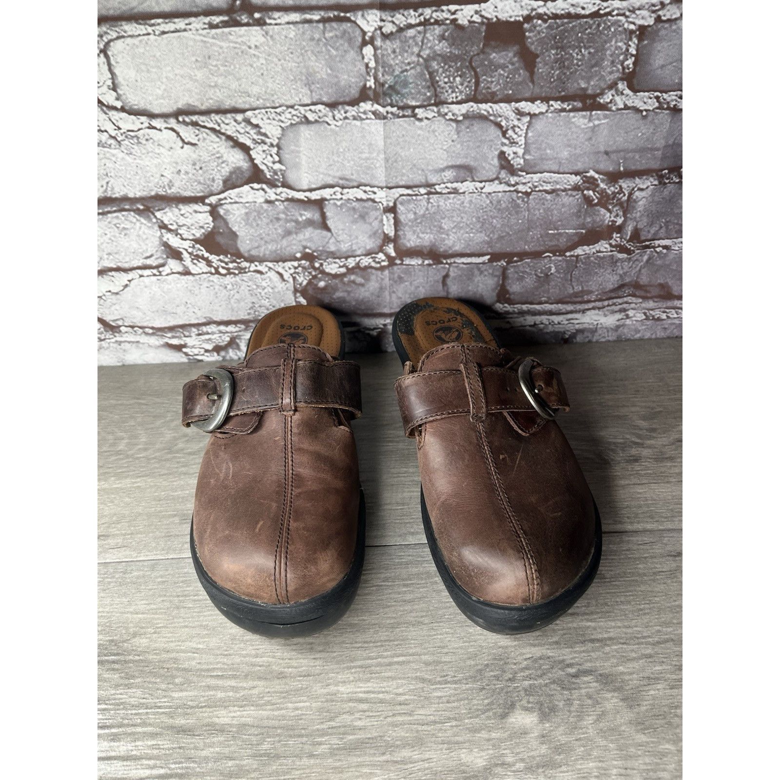 Crocs CROCS COBBLER Brown Leather Brass Buckle Heel Clogs Shoes Wo Size US 7 / IT 37 - 13 Thumbnail