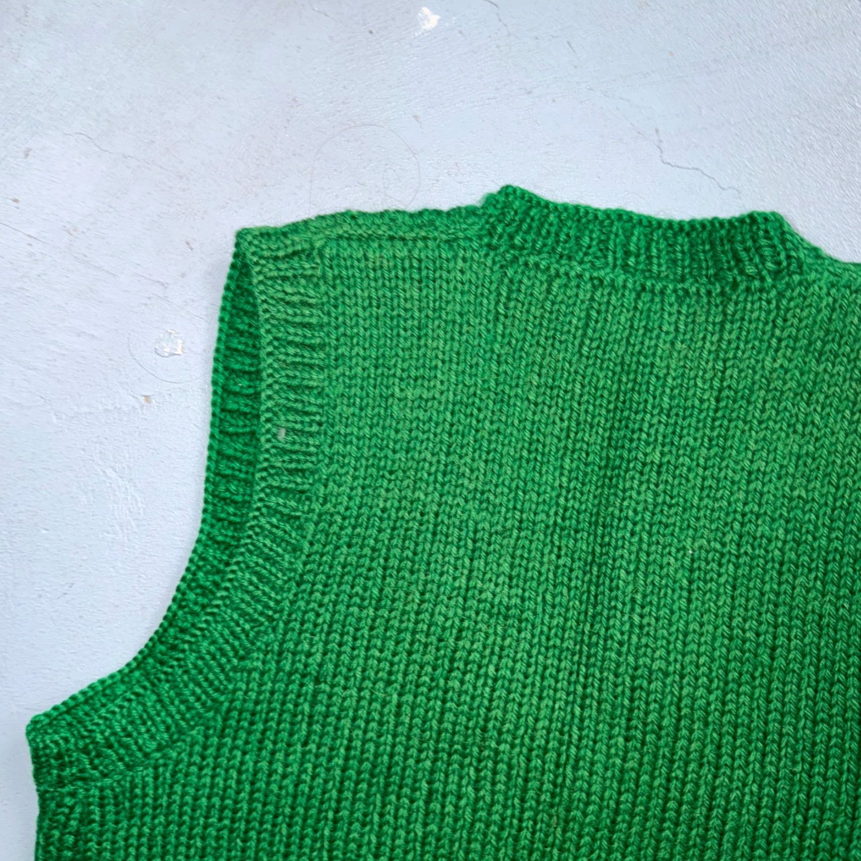 Vintage VTG Green Vest Knitted Sleeveless Sweater Pullover Handmade Knit 70s 1970s Vest Green VTG Knitted Sleeveless Sweater Pullover Handmade Knit 70s 1970s Size S / US 4 / IT 40 - 6 Thumbnail