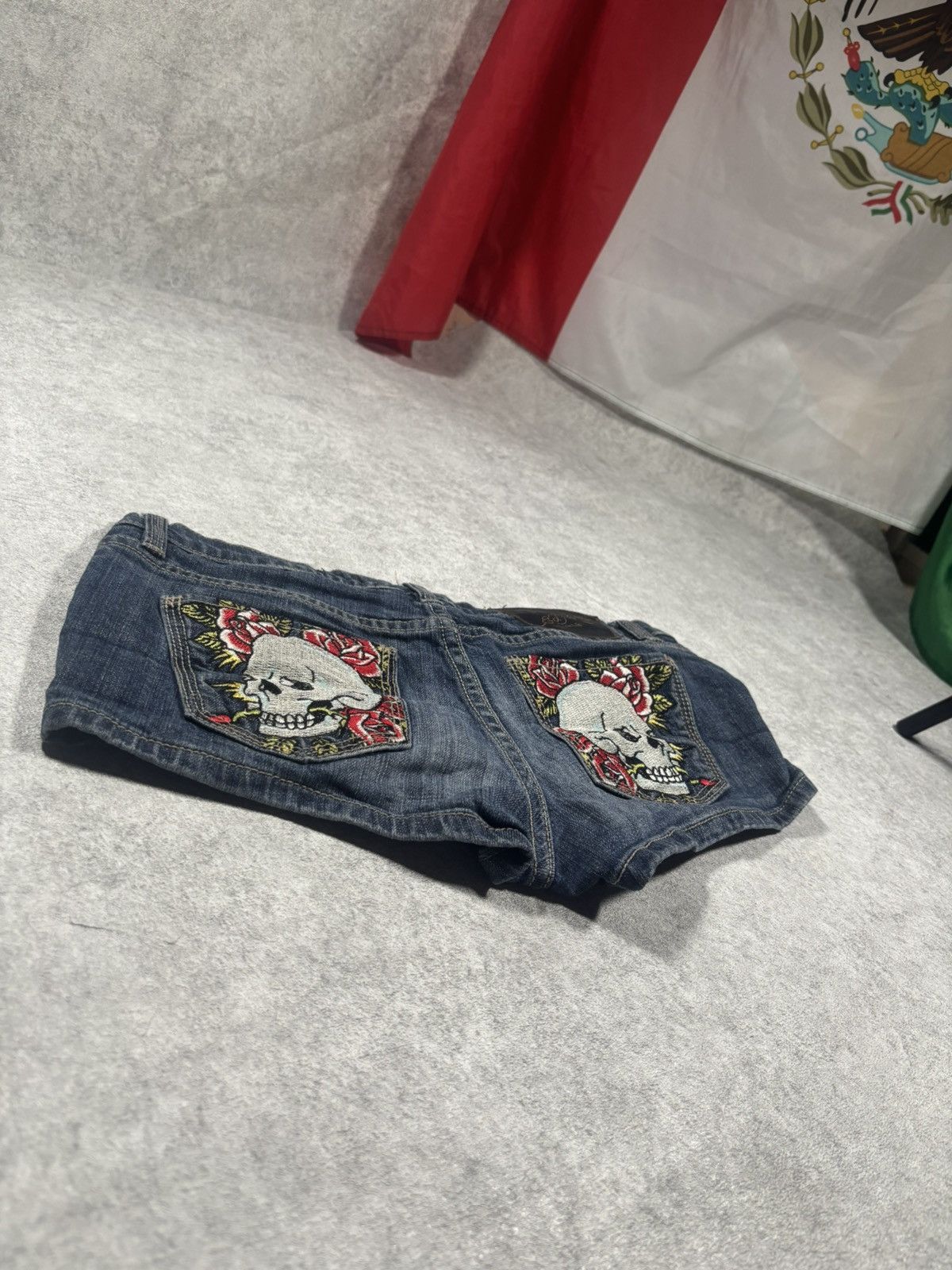 Ed Hardy Ed Hardy Low Rise Y2K Skull Roses Embroidered Denim Shorts Size 27" / US 4 / IT 40 - 3 Thumbnail