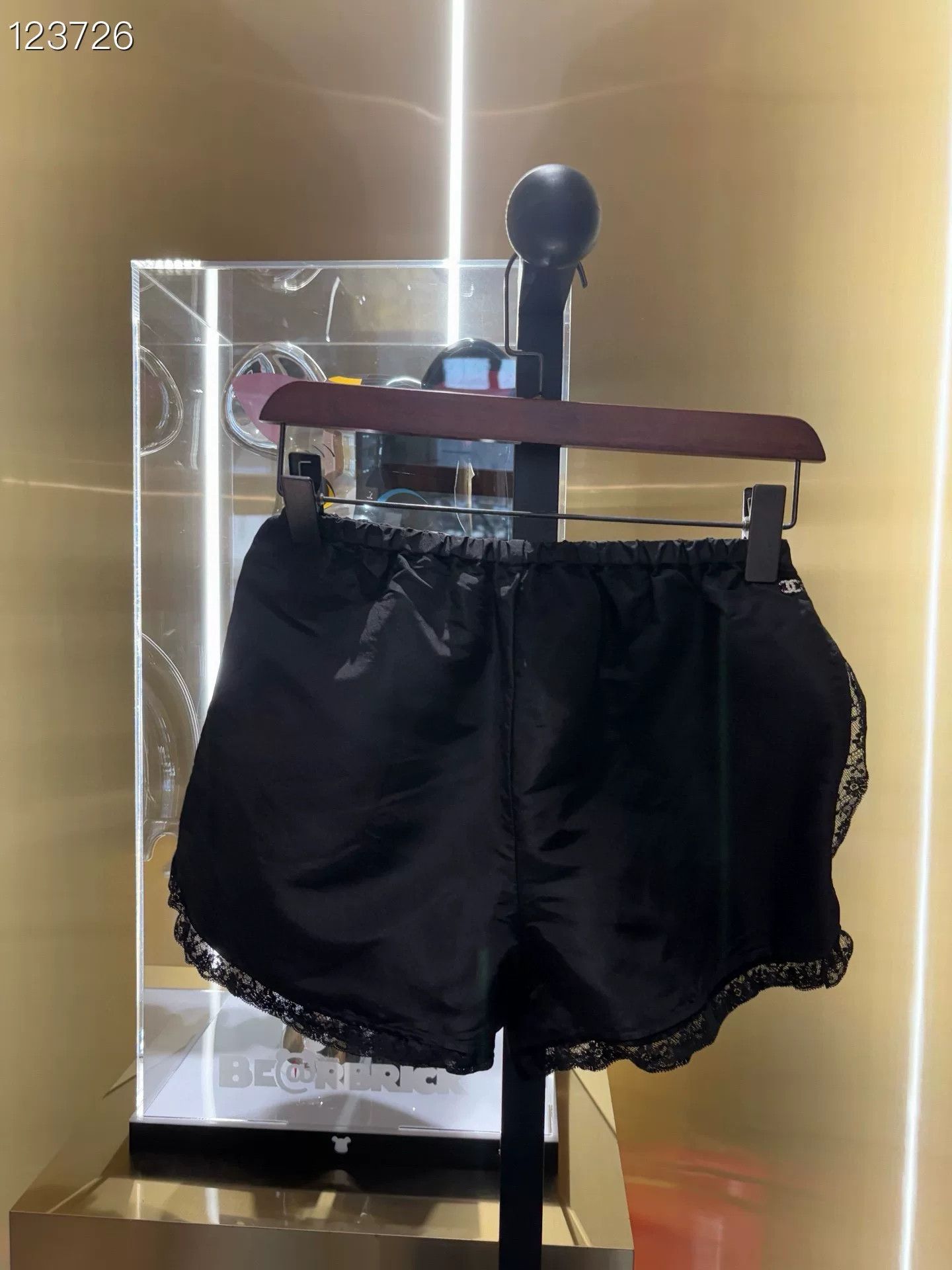 Chanel Chanel 2023 SS Black Lace Shorts Size 36" / US 14 / IT 50 - 1 Thumbnail