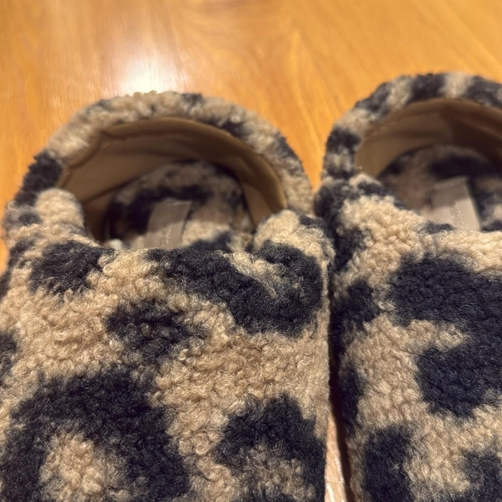 Swims SKIMS Leopard Print Fuzzy Slippers Size US 7.5 / IT 37.5 - 6 Thumbnail