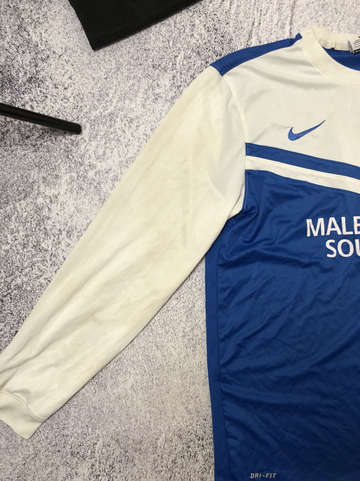 Nike Vintage mens long sleeve soccer jersey nike Size US L / EU 52-54 / 3 - 3 Thumbnail