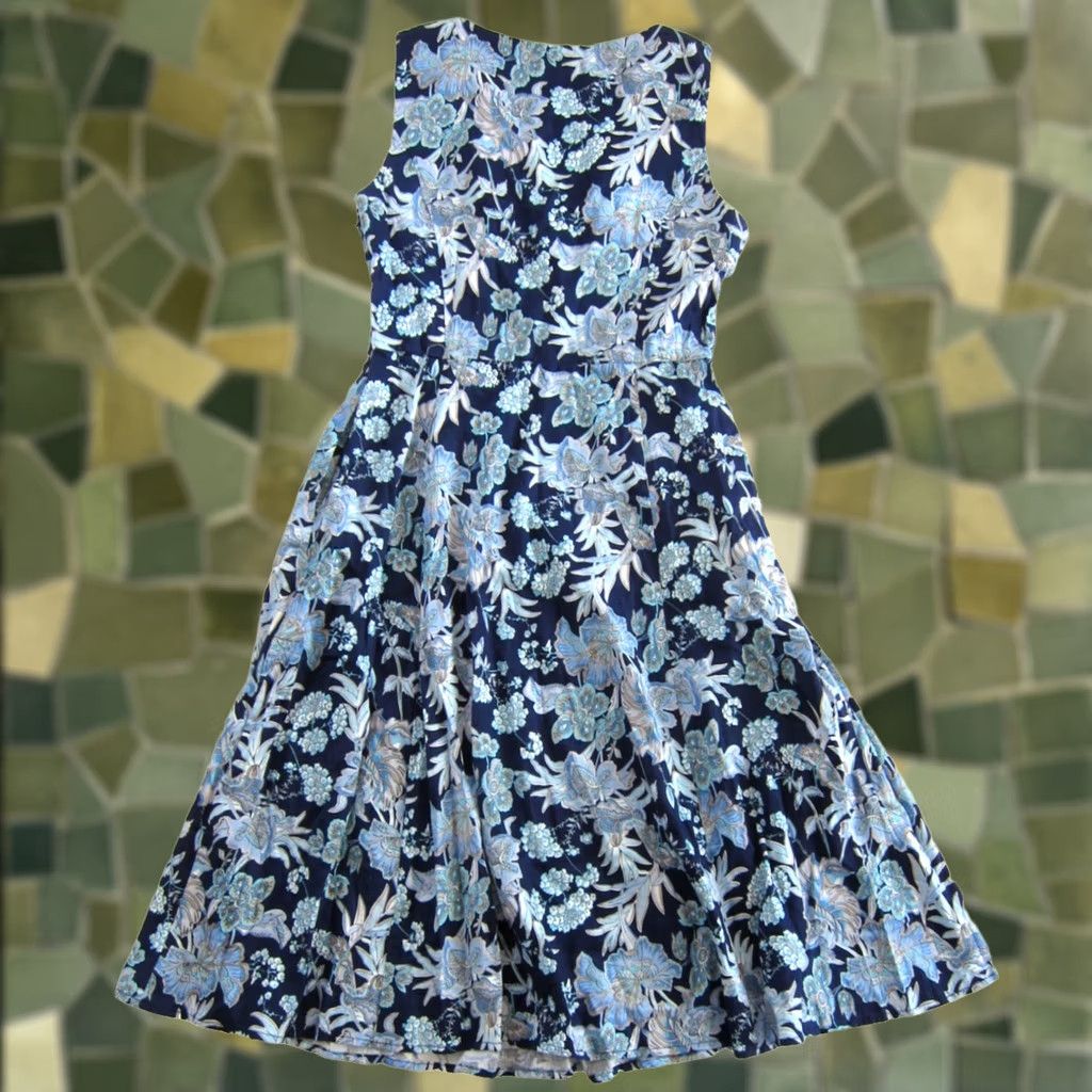 Vintage Sunny Girl Blue White Floral V-Neck Sleeveless Midi Dress Medium Sun Dress Size M / US 6-8 / IT 42-44 - 1 Thumbnail