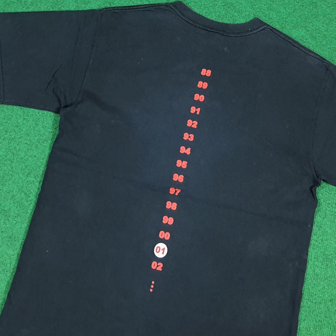 Japanese Brand Vintage B'z Japan Rock Band Rock and Roll Tshirt C285N20 Size US M / EU 48-50 / 2 - 4 Thumbnail