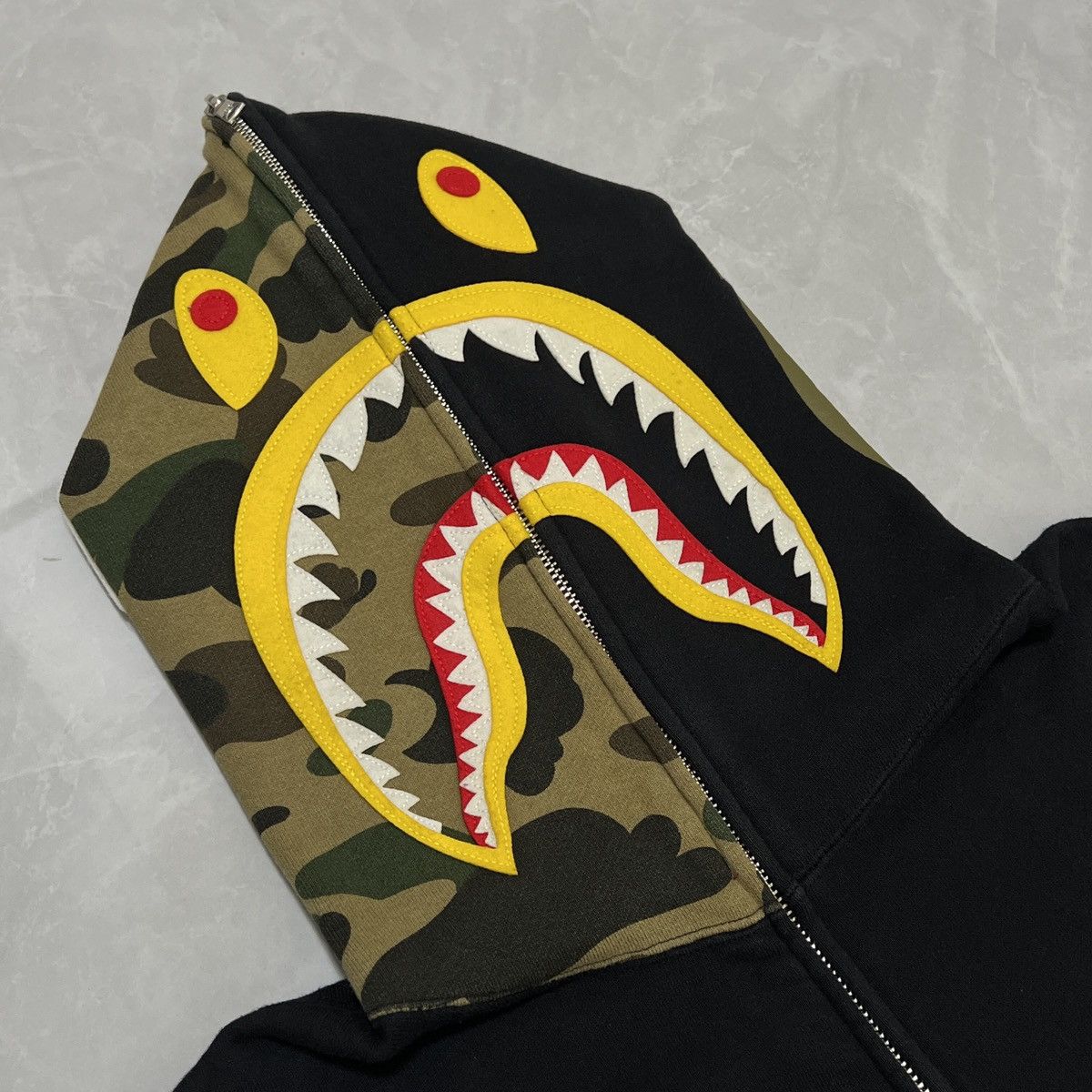 BAPE®︎ X STRAYKIDS JINIRET SHARK FULL ZIP HOODIE 本アイテム Bape