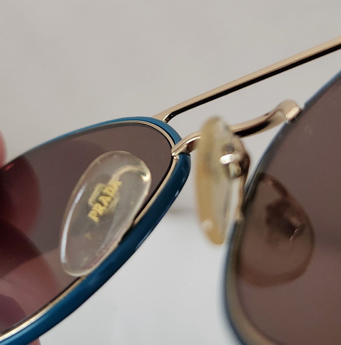Prada PRADA SPR 63T SL5-8C1 55-19-140 3N GOLD SUNGLASSES Unisex Size ONE SIZE - 18 Thumbnail