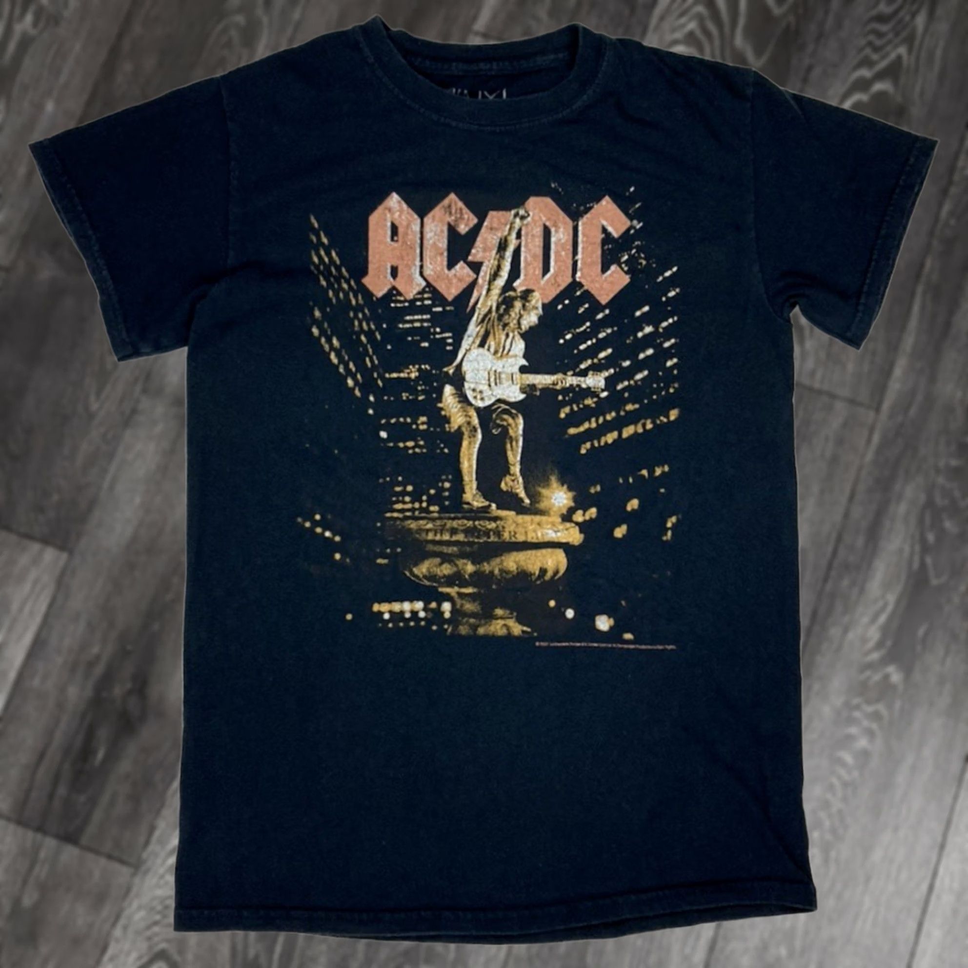 Vintage VINTAGE The Vinyl Icons ACDC Graphic T-shirt Women XS Black Short Sleeve Music Shirt Womens Size XS / US 0-2 / IT 36-38 - 1 Thumbnail