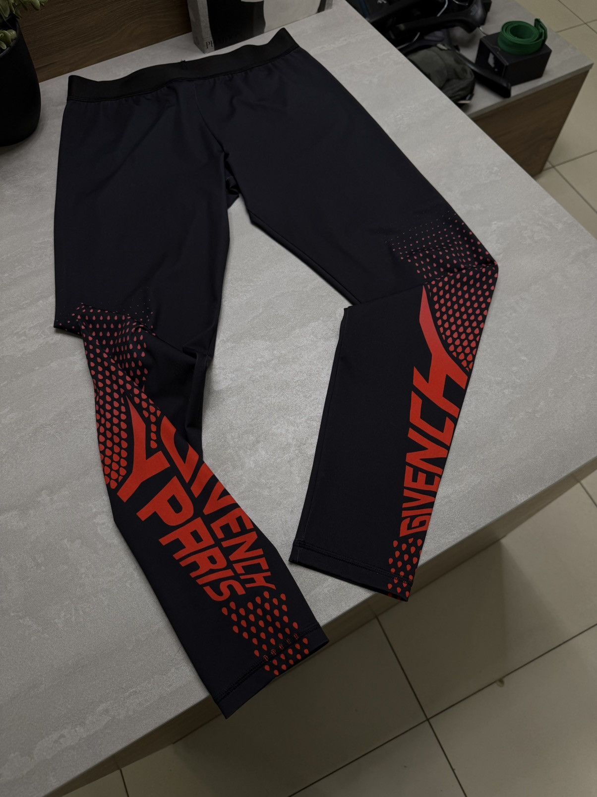 Givenchy Givenchy Black Paris Sport Leggings size 40(s-m) Size 27" / US 4 / IT 40 - 5 Thumbnail