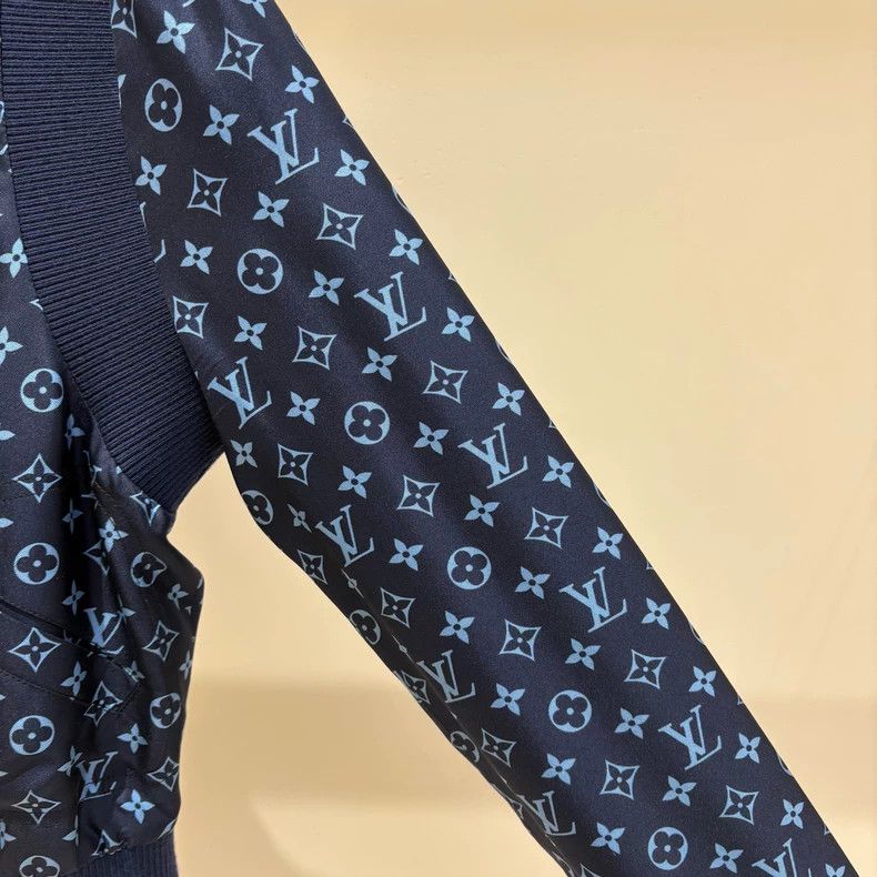Louis Vuitton Louis Vuitton Blue mulberry silk presbyopic print reversib Size XS / US 0-2 / IT 36-38 - 3 Thumbnail