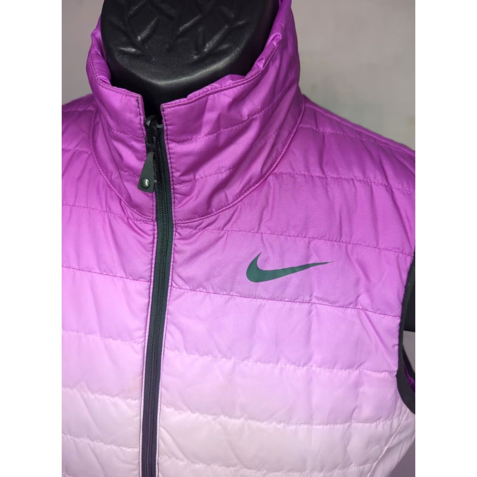 Nike Nike Golf Vest Women Small Purple White Reversible Puffer Quilted Insulated Jacket Size S / US 4 / IT 40 - 6 Thumbnail