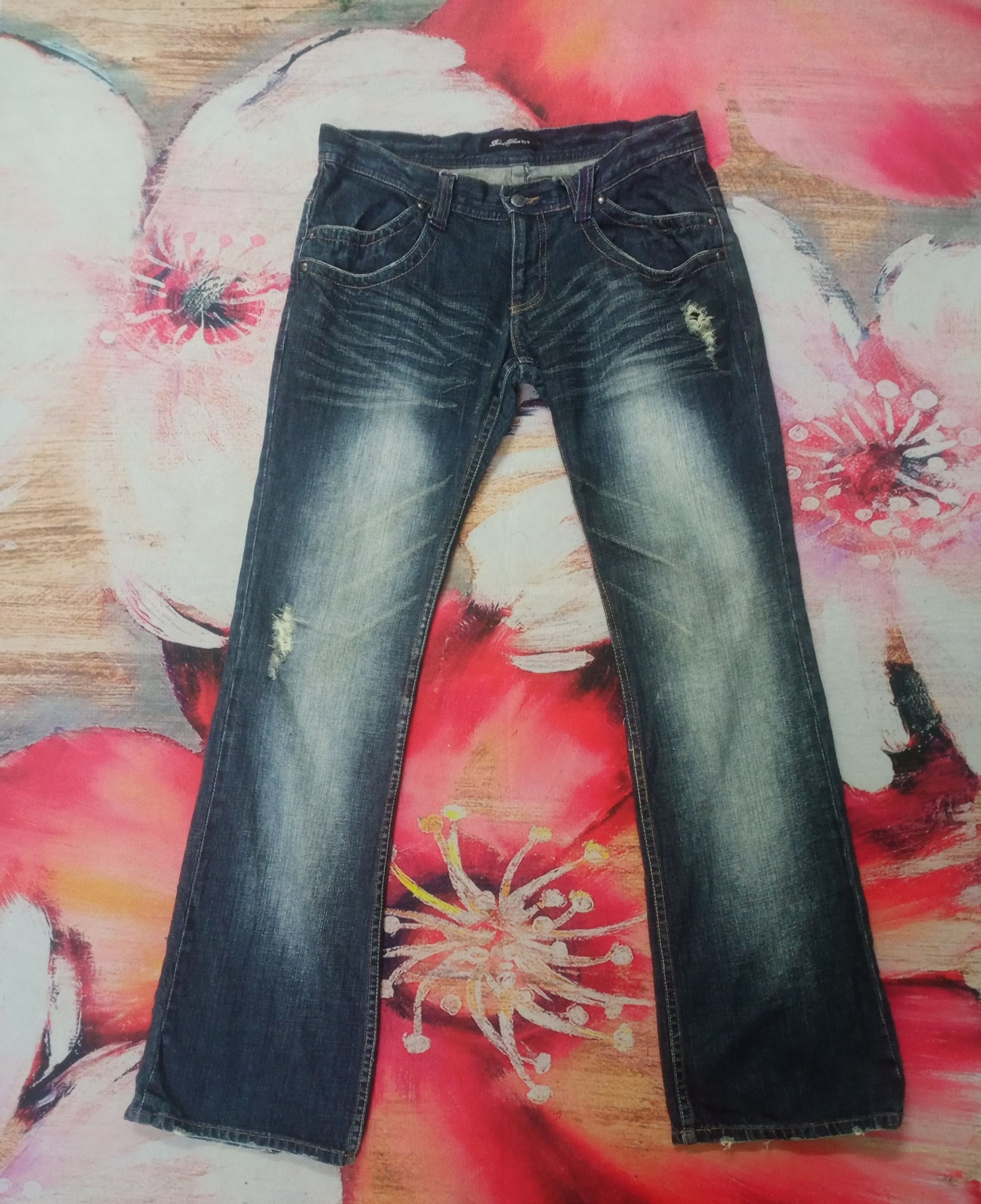 Le Grande Bleu (L.G.B.) Rare Root Three Style Flare Distressed Denim Size 34" / US 12 / IT 48 - 2 Thumbnail