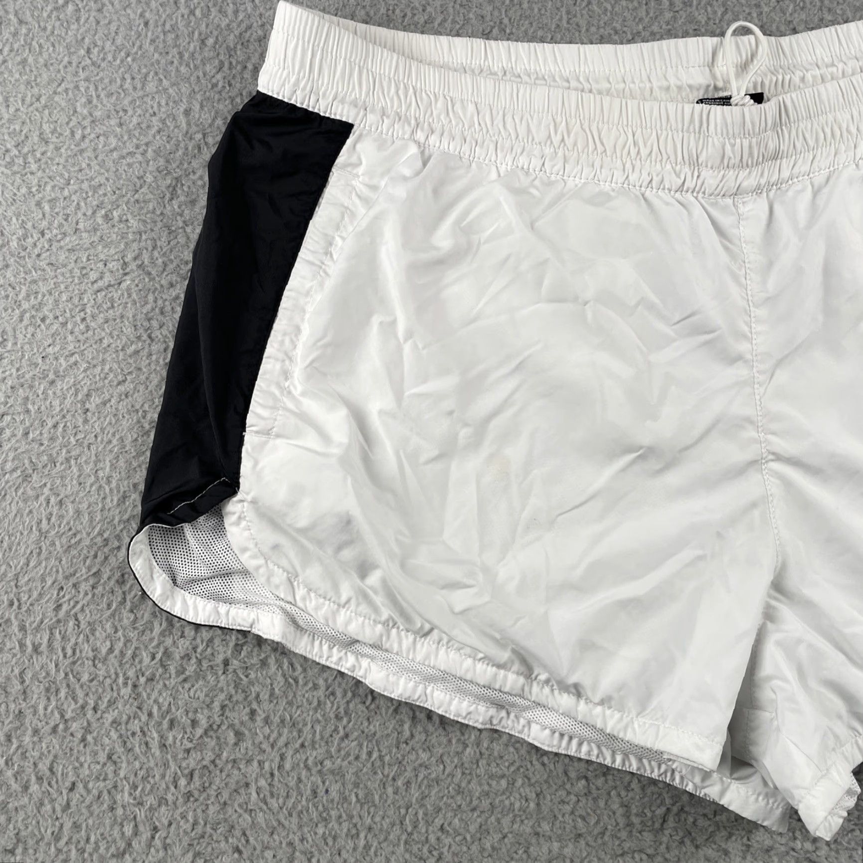 The North Face VINTAGE The North Face Hydrenaline Windfall Fitness Shorts Womens XL Draw String White Size 40" / US 18 - 6 Thumbnail
