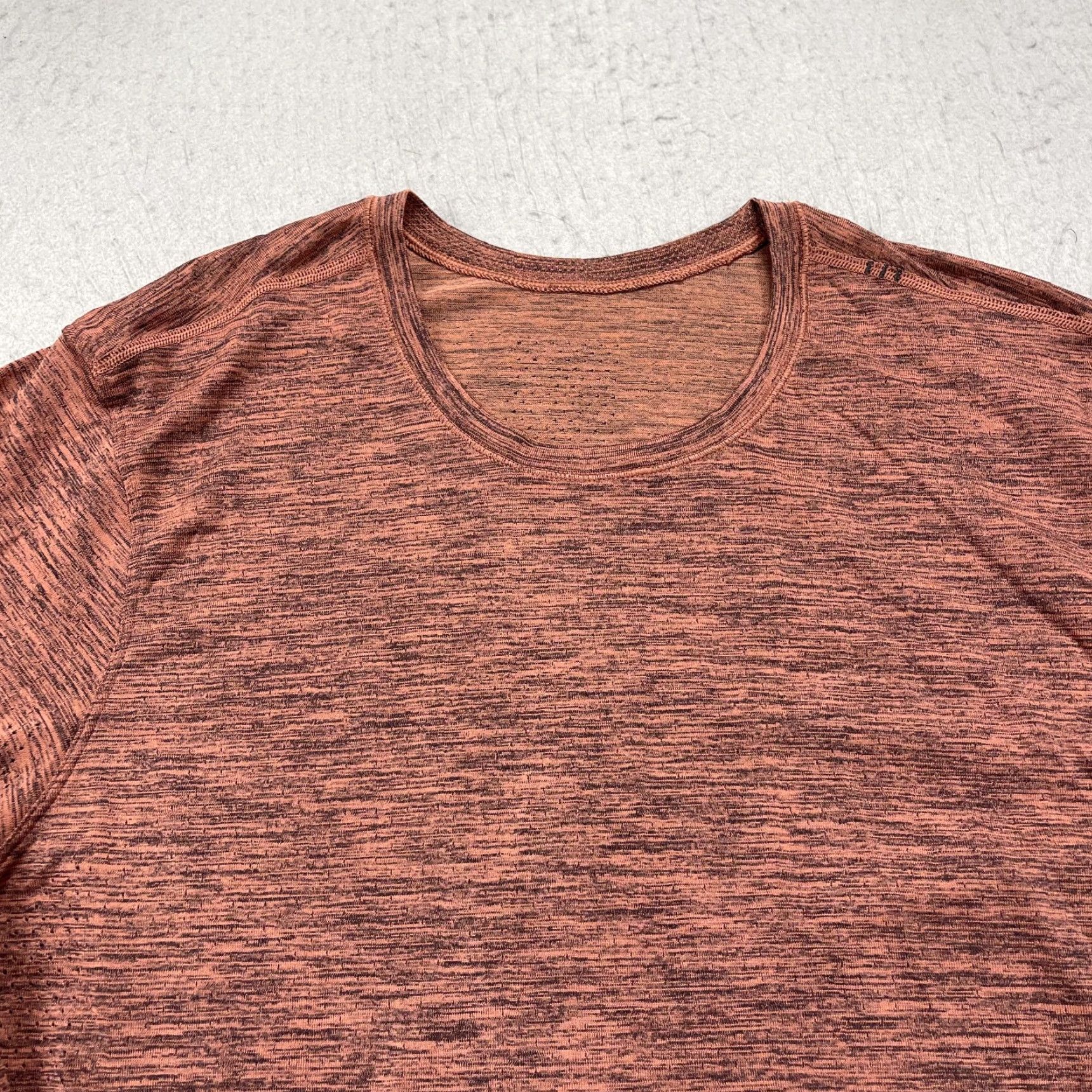 Lululemon Lululemon Shirt Mens M Orange Long Sleeve Metal Vent Athleisure Gym Yoga Breathable Lightweight Size US M / EU 48-50 / 2 - 2 Thumbnail